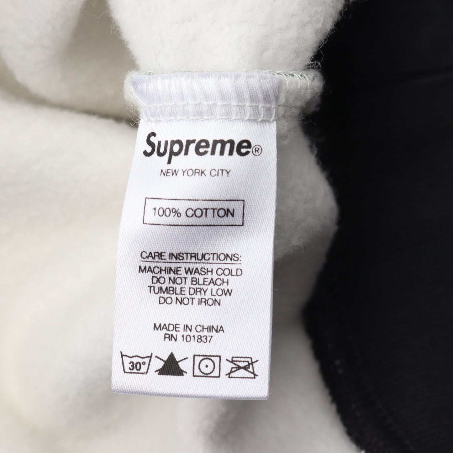 STRIPED HOODED SWEATSHIRT プルオーバーパーカー ボーダー コットン ホワイト マルチカラー 18SS シュプリーム トップス Supreme