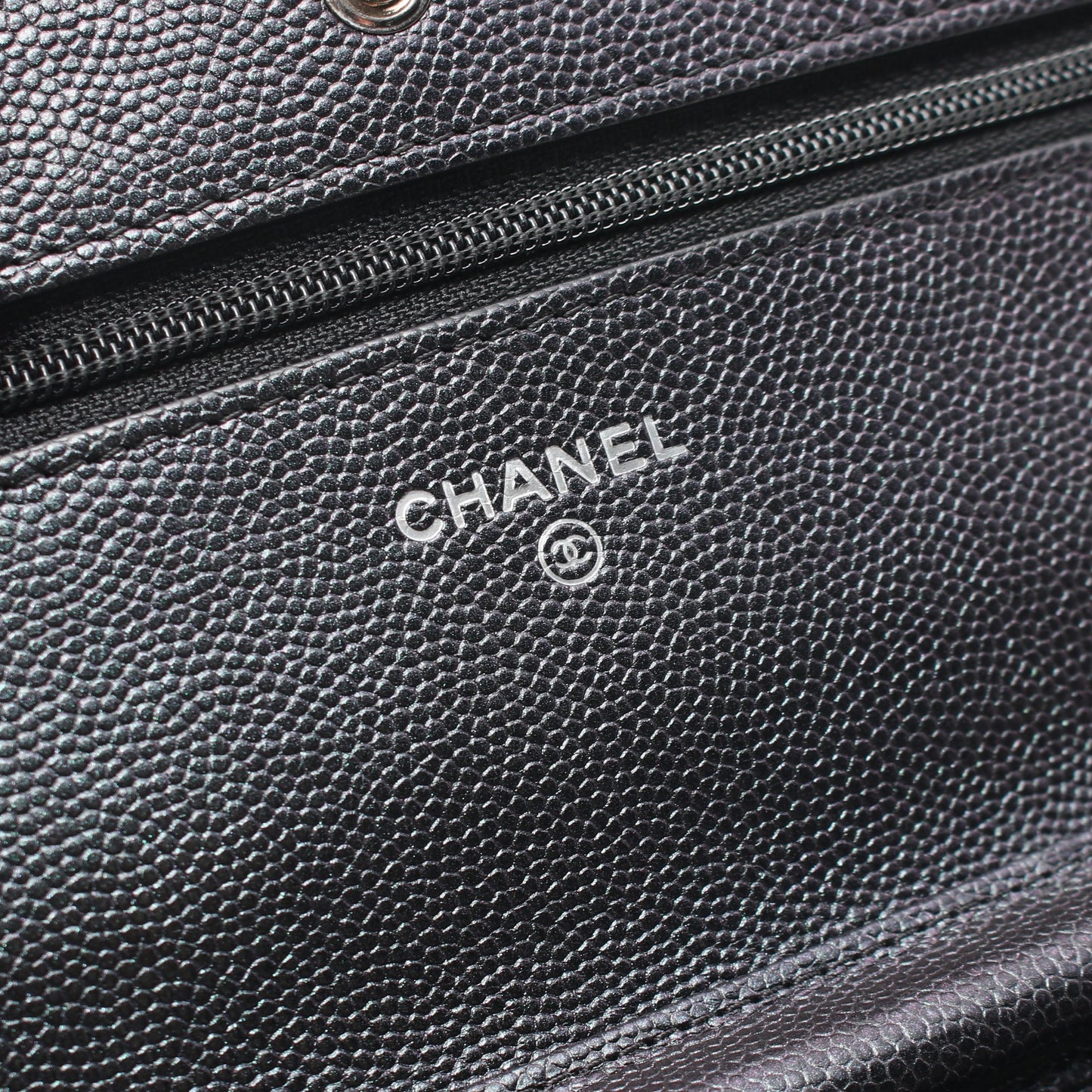 Vステッチ チェーンショルダーバッグ キャビアスキン ブラック シルバー金具 オーロラ シャネル バッグ CHANEL