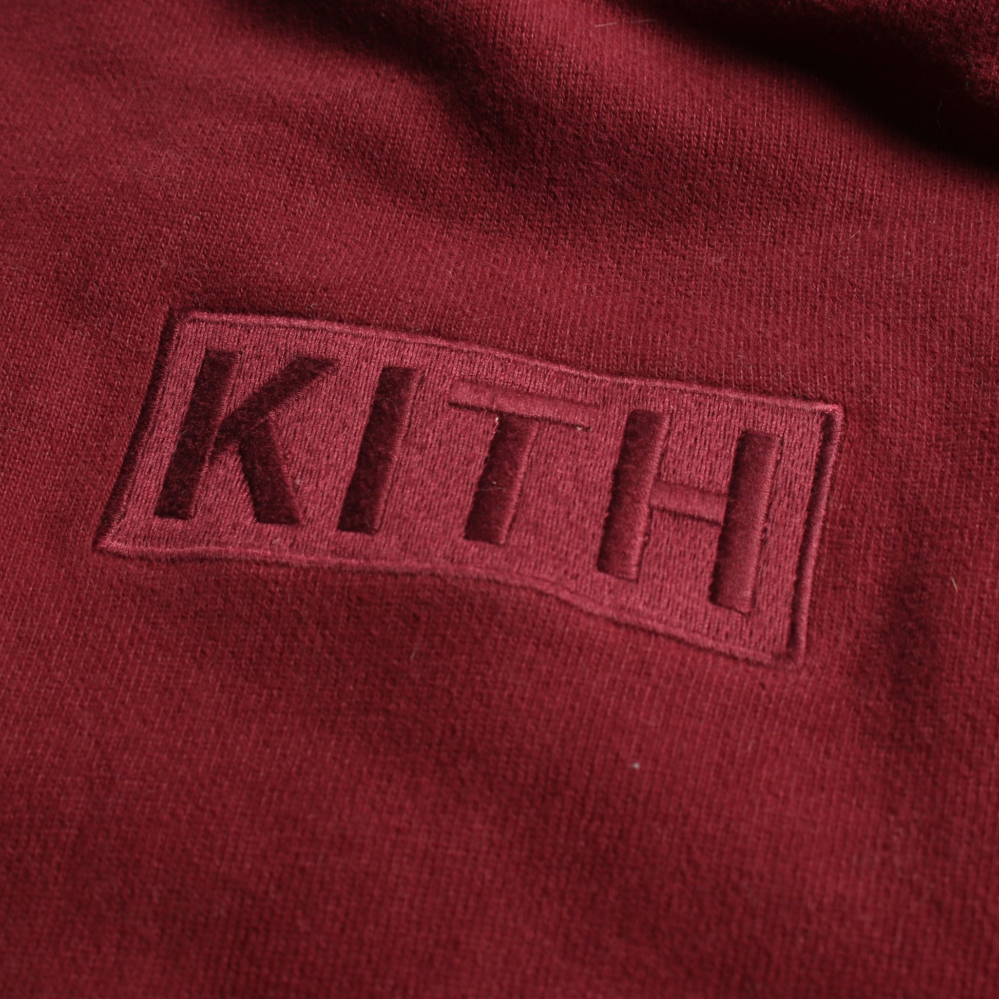 プルオーバーパーカー ロゴ刺_ コットン ボルドー キス トップス KITH