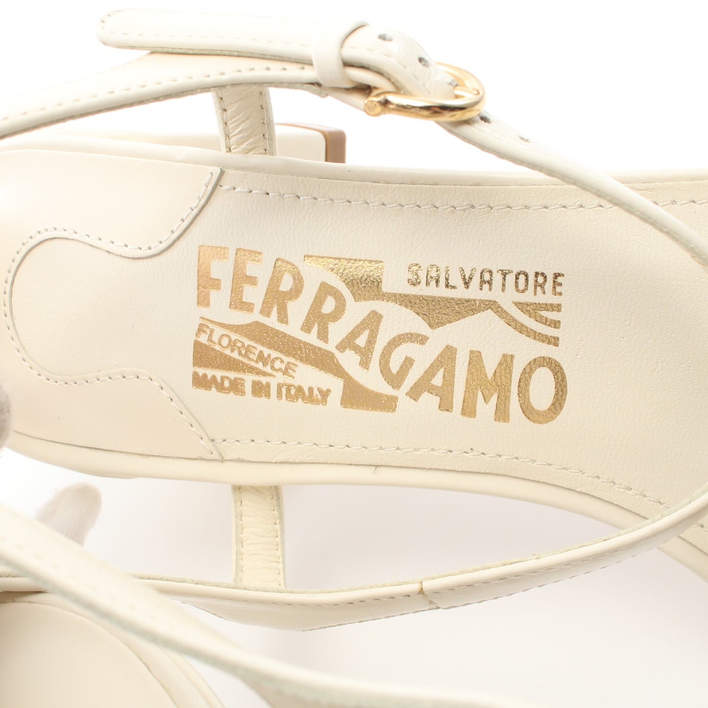 サンダル レザー オフホワイト パンチング チャンキーヒール サルヴァトーレフェラガモ シューズ Salvatore Ferragamo