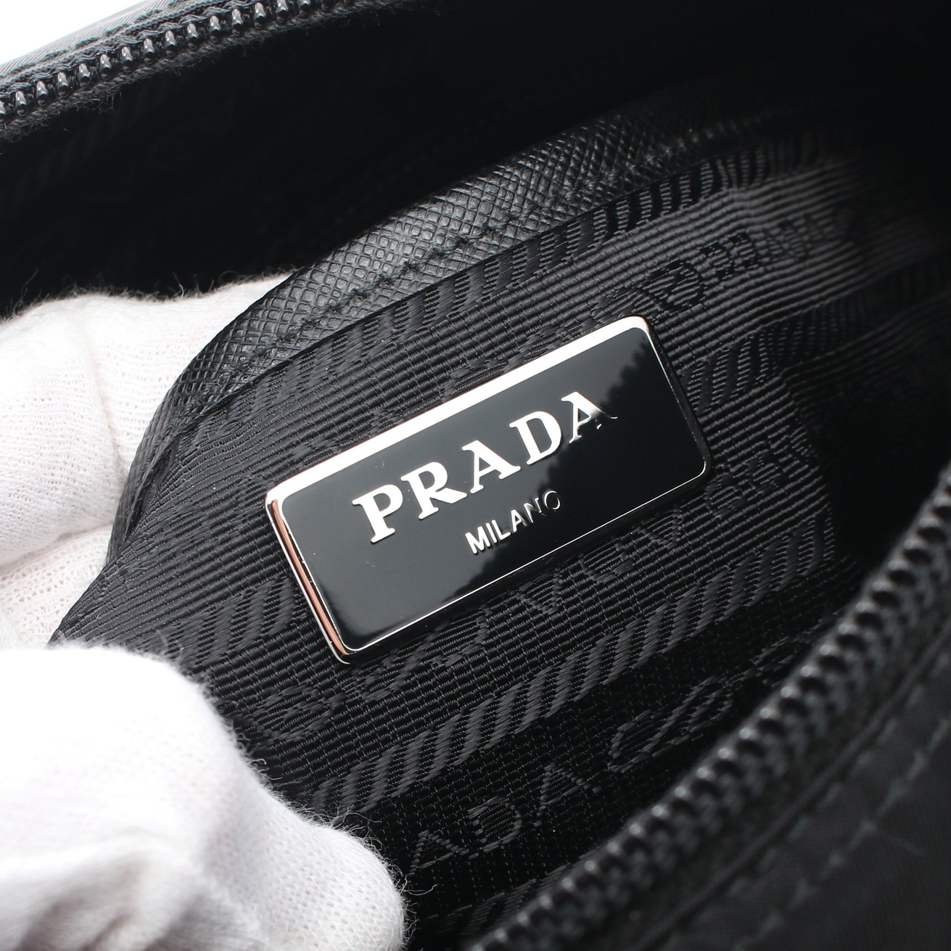 NEW VELA ショルダーバッグ ナイロン レザー サフィアーノレザー ブラック スタッズ プラダ バッグ PRADA