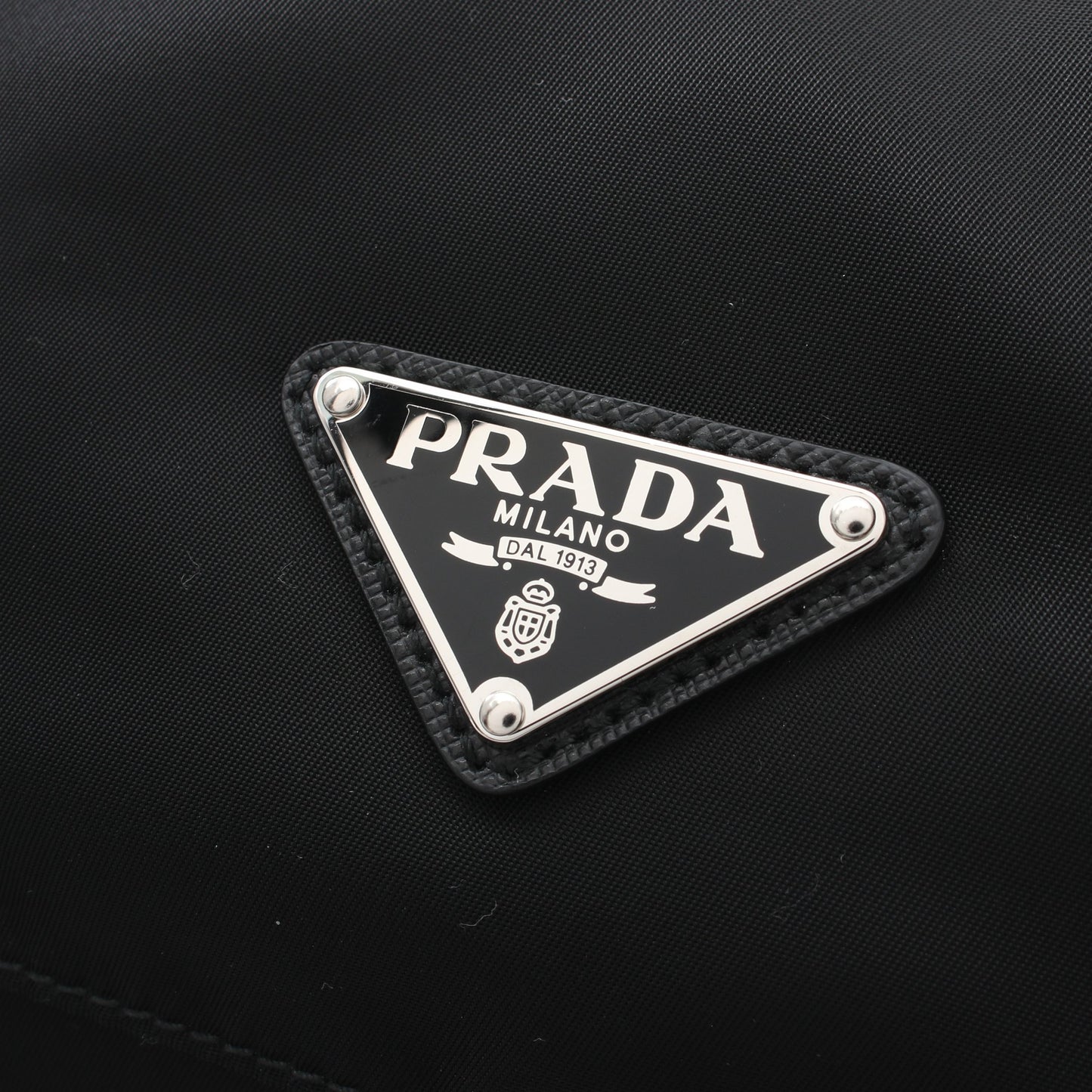 NEW VELA ショルダーバッグ ナイロン レザー サフィアーノレザー ブラック スタッズ プラダ バッグ PRADA