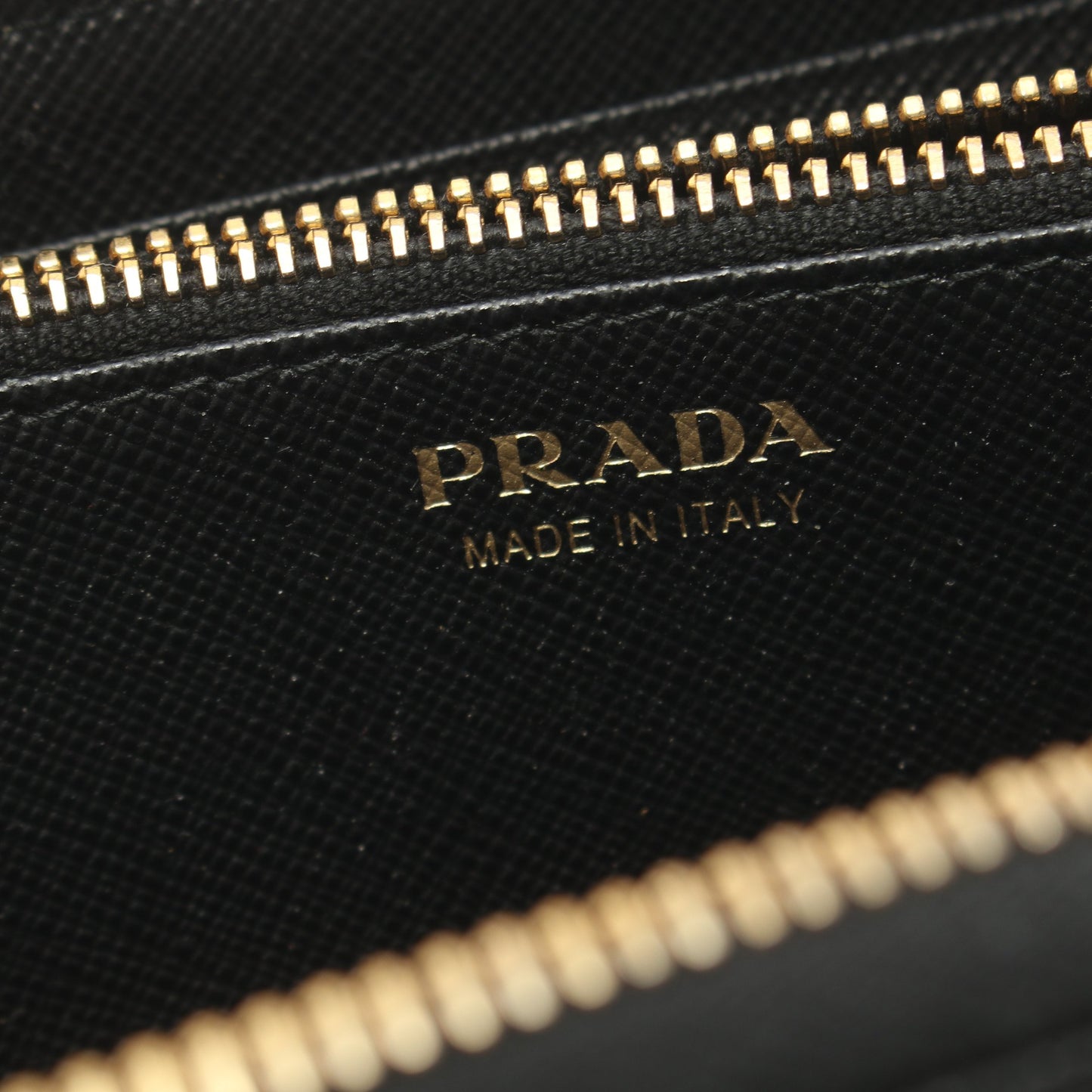 ラウンドファスナー長財布 サフィアーノレザー ブラック プラダ 財布・小物 PRADA