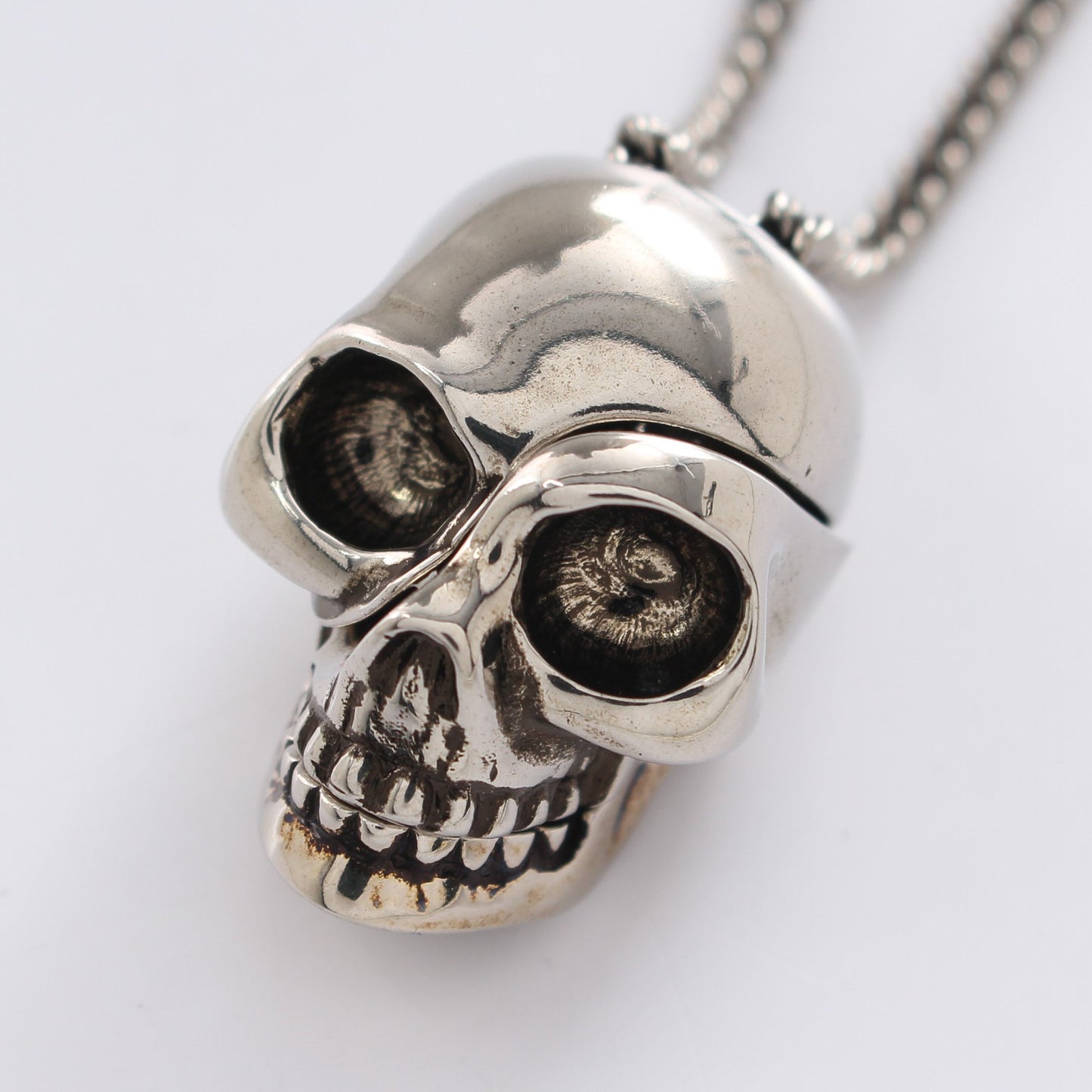 DIVIDED SKULL PENDANT ネックレス シルバー アレキサンダーマックイーン アクセサリー ALEXANDER MCQUEEN