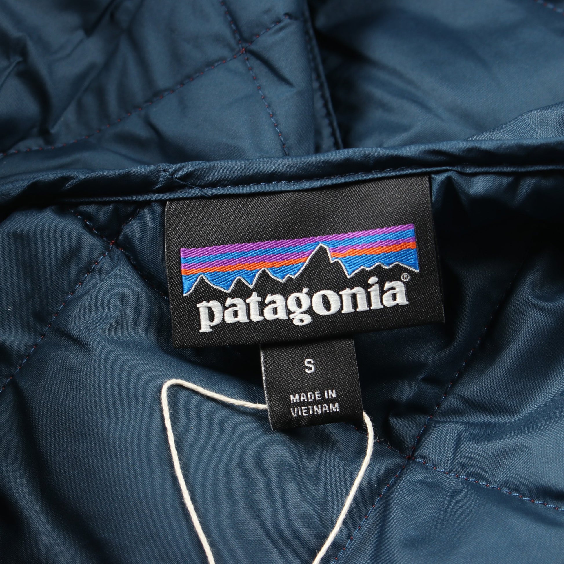 DIAMOND QUILTED BOMBER HOODY キルティングジャケット レッドブラウン ネイビー フード付き パタゴニア アウター patagonia