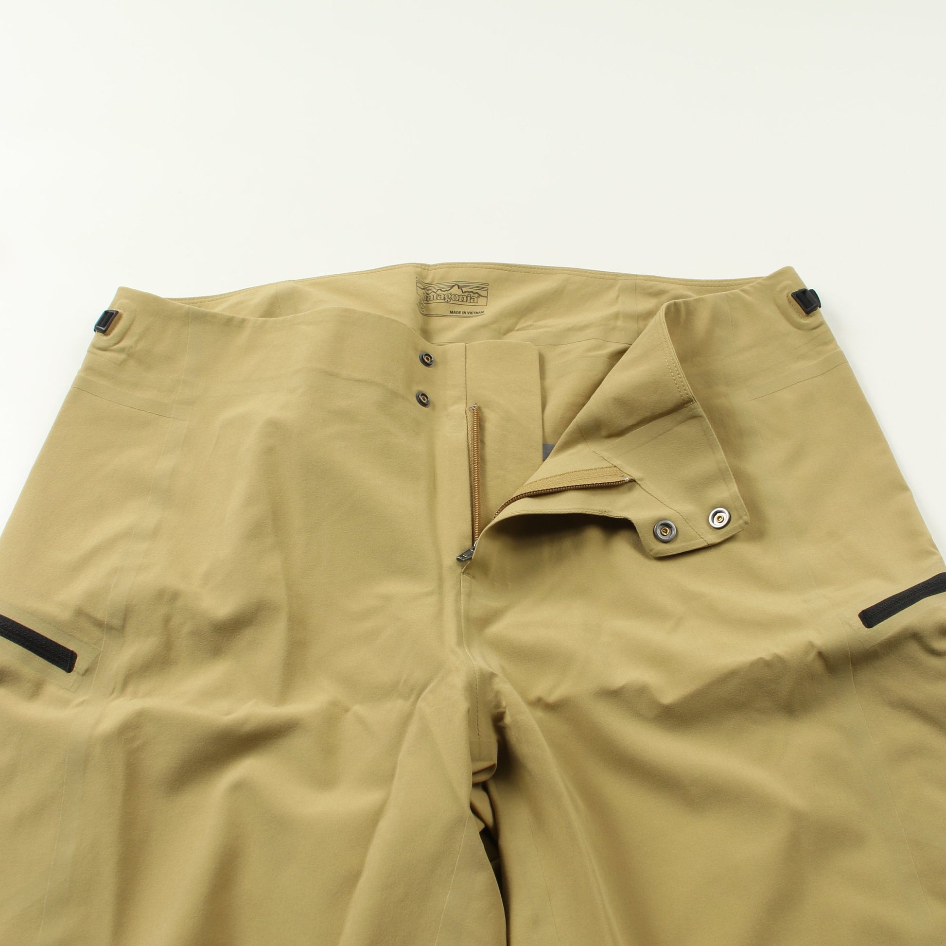 DIRT ROAMER BIKE SHORTS ハーフ パンツ カーキベージュ パタゴニア ボトムス patagonia