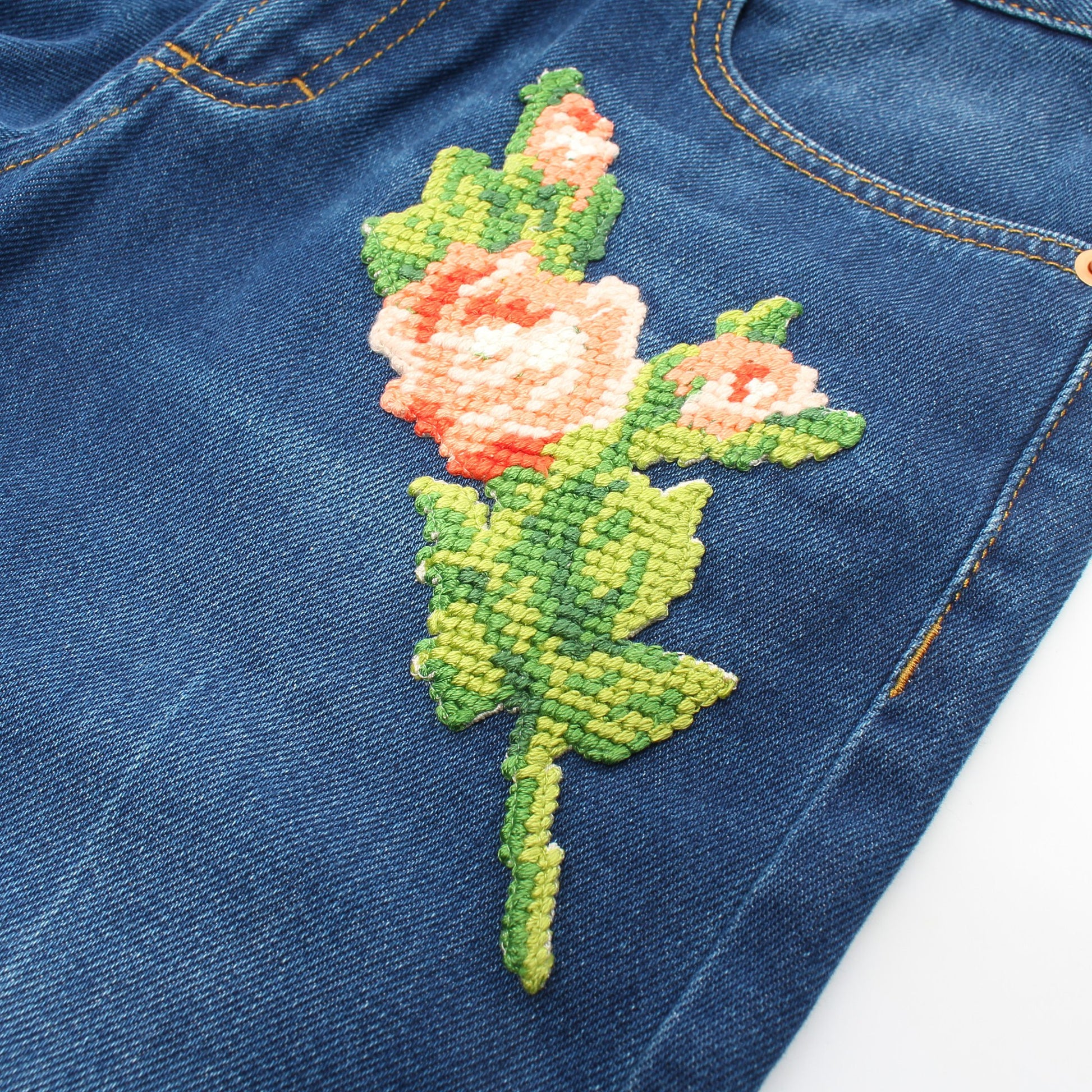 EMBROIDERED FLOWER ROARING TIGER JEANS デニムパンツ コットン ブルー グッチ ボトムス GUCCI