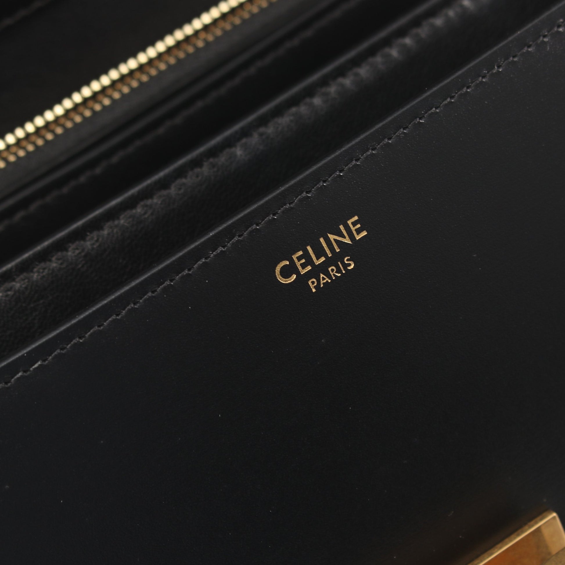 クラシック ミディアム ショルダーバッグ レザー ブラック セリーヌ バッグ CELINE