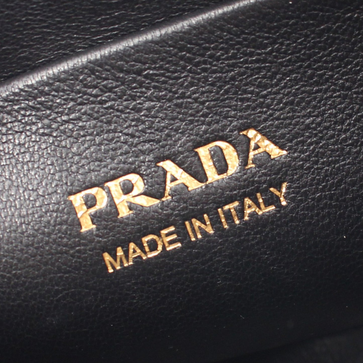 ショルダーバッグ レザー ブラック ロゴ プラダ バッグ PRADA