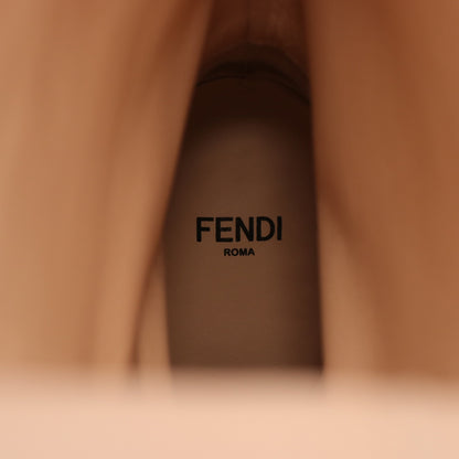 カーリグラフィ ロング ブーツ レザー ピンクベージュ フェンディ シューズ FENDI