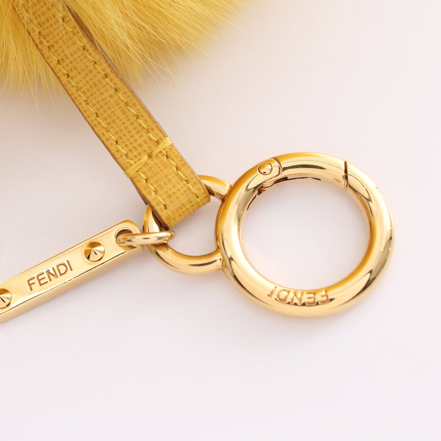 バッグチャーム キーホルダー ファー レザー イエロー フェンディ 財布・小物 FENDI