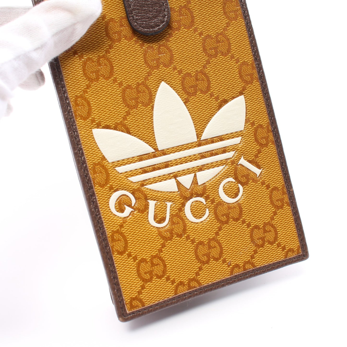 GUCCI × adidas スマホケース ショルダーバッグ コーティングキャンバス レザー カーキブラウン ブラウン グッチ バッグ GUCCI