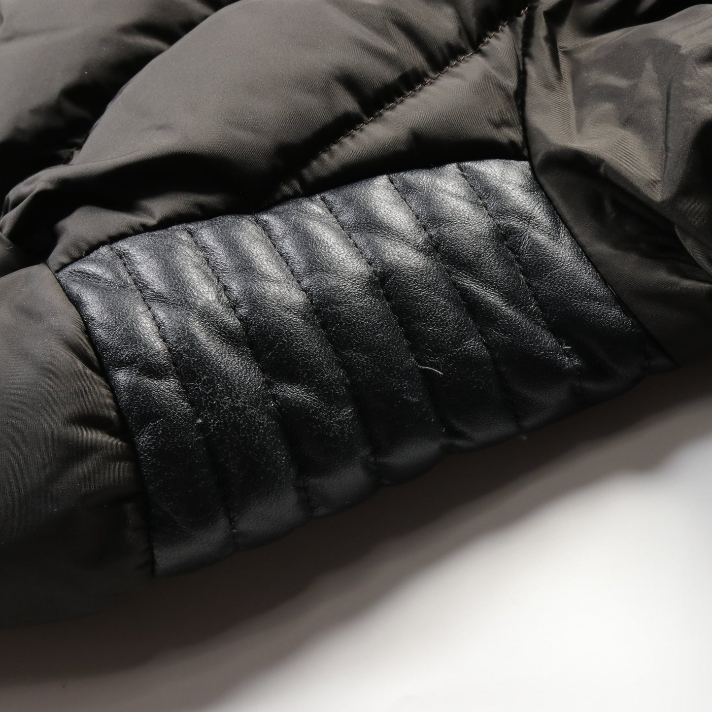 TALEVE タレブ ダウンコート ナイロン レザー ブラック フード付き モンクレール アウター MONCLER