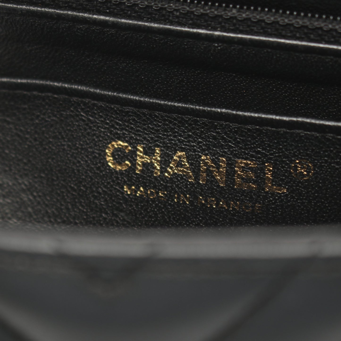 シェブロン Vステッチ チェーンショルダーバッグ レザー ブラック ゴールド金具 シャネル バッグ CHANEL