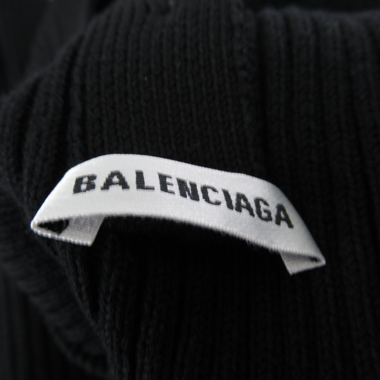 ボタンデザインニット ニット コットン ブラック バレンシアガ トップス BALENCIAGA