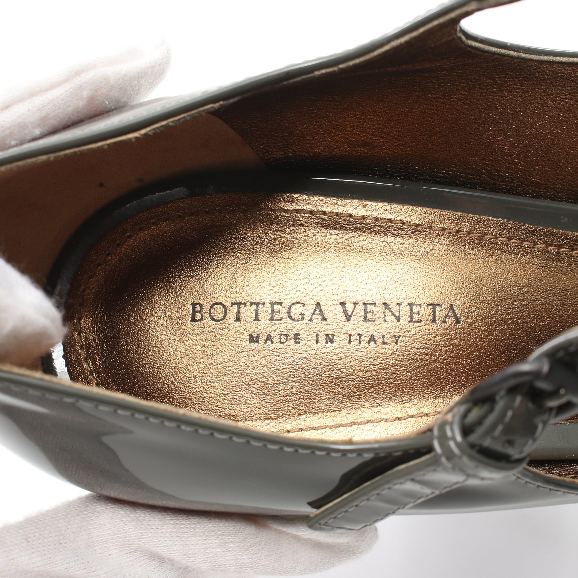 パンプス エナメルレザー グレー Tストラップ ボッテガヴェネタ シューズ BOTTEGA VENETA