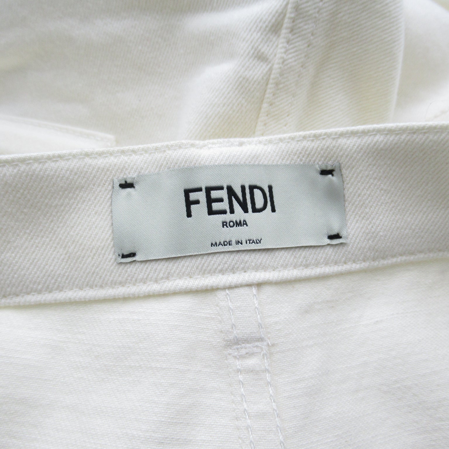 ホワイトデニムハーフパンツ デニムパンツ デニム ホワイト フェンディ ボトムス FENDI