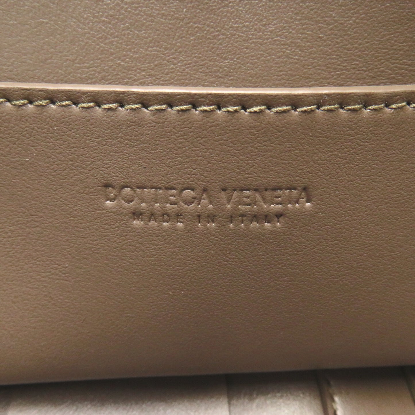 カセット ミニ クロスボディバッグ ショルダーバッグ レザー グレー トープグレー ボッテガヴェネタ バッグ BOTTEGA VENETA