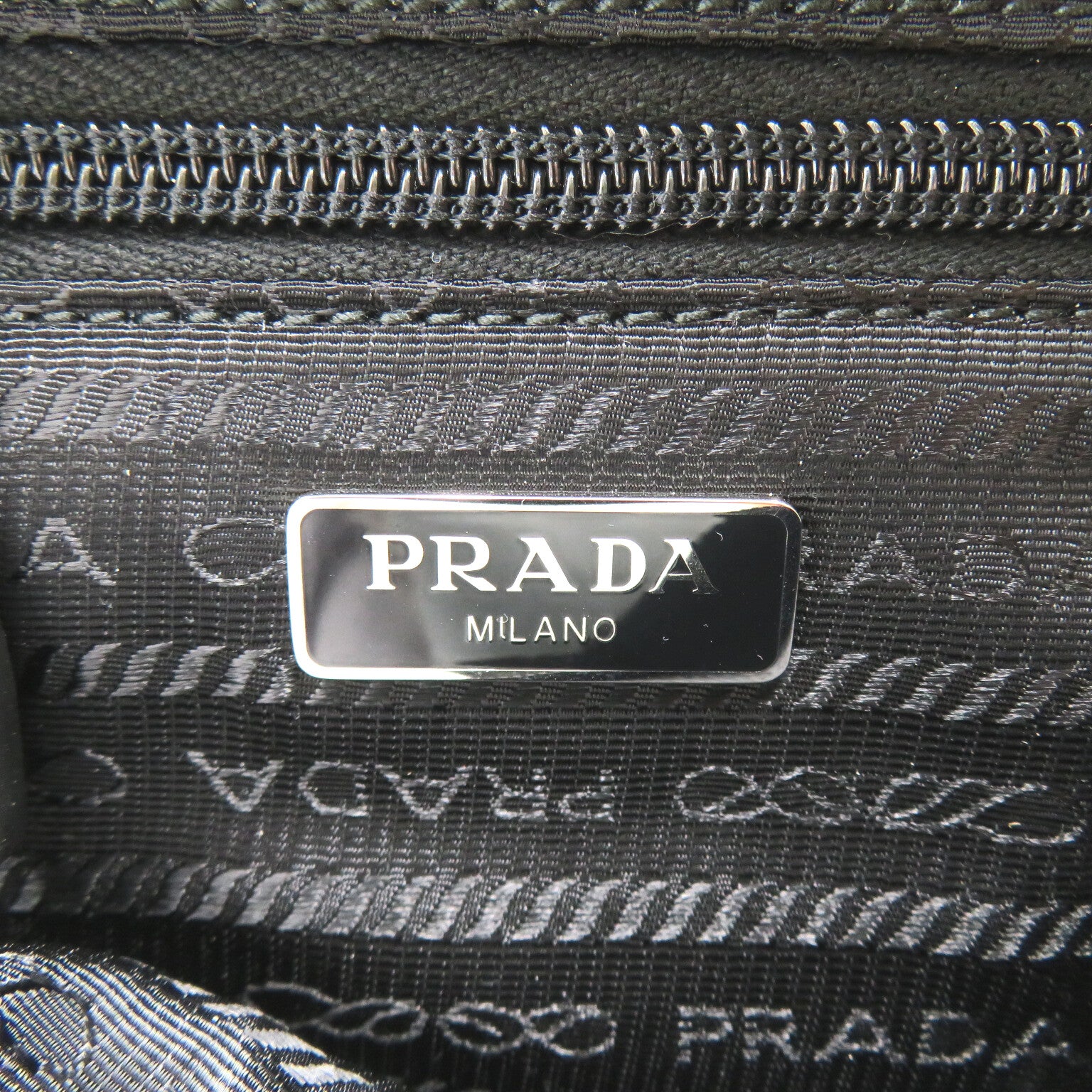 ストラップ付 ポーチ ハンドバッグ ナイロン ブラック NERO プラダ バッグ PRADA