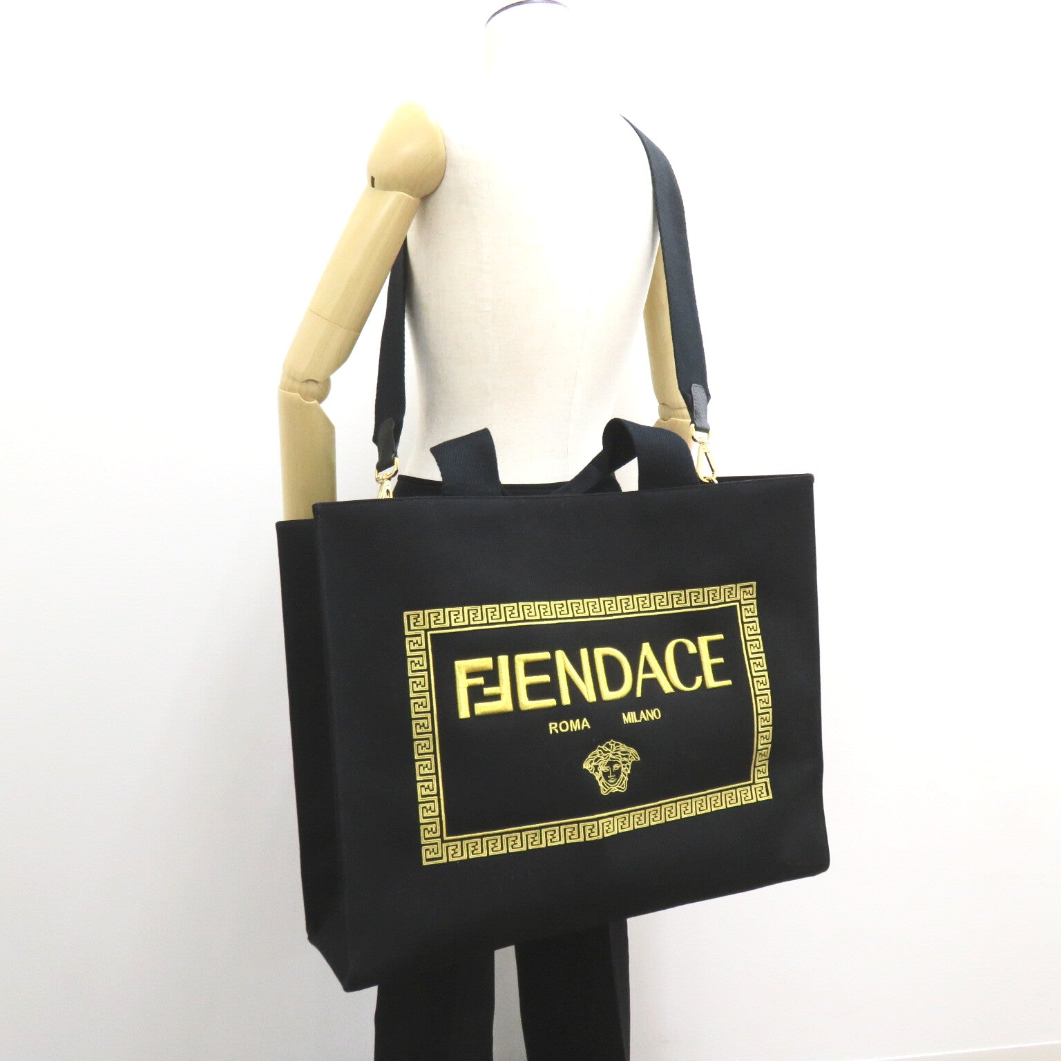 2way ロゴ トートバッグ ハンドバッグ トートバッグ キャンバス ブラック ゴールド フェンディ バッグ FENDI