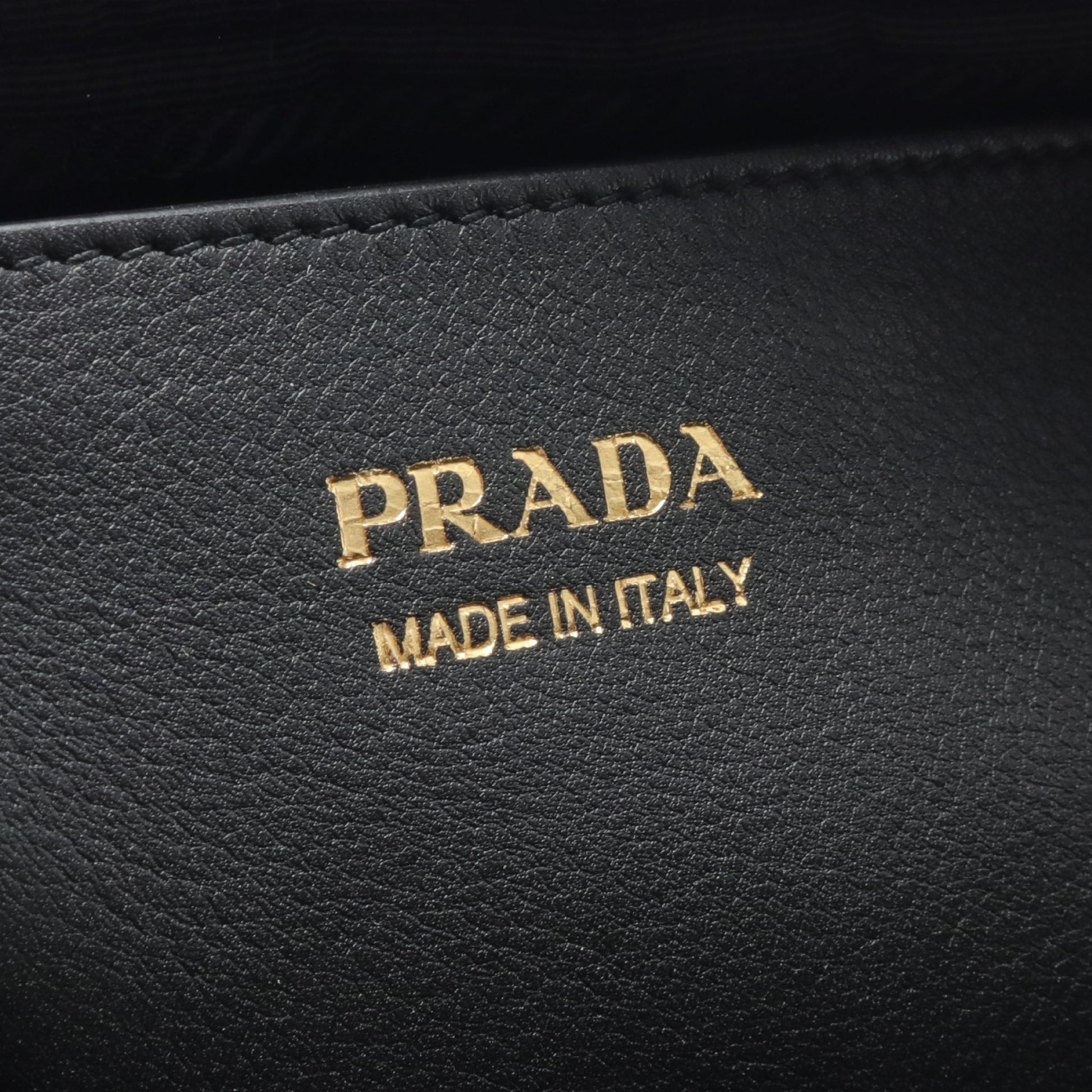 SOFT GRAIN ショルダーバッグ レザー ブラック 2WAY プラダ バッグ PRADA