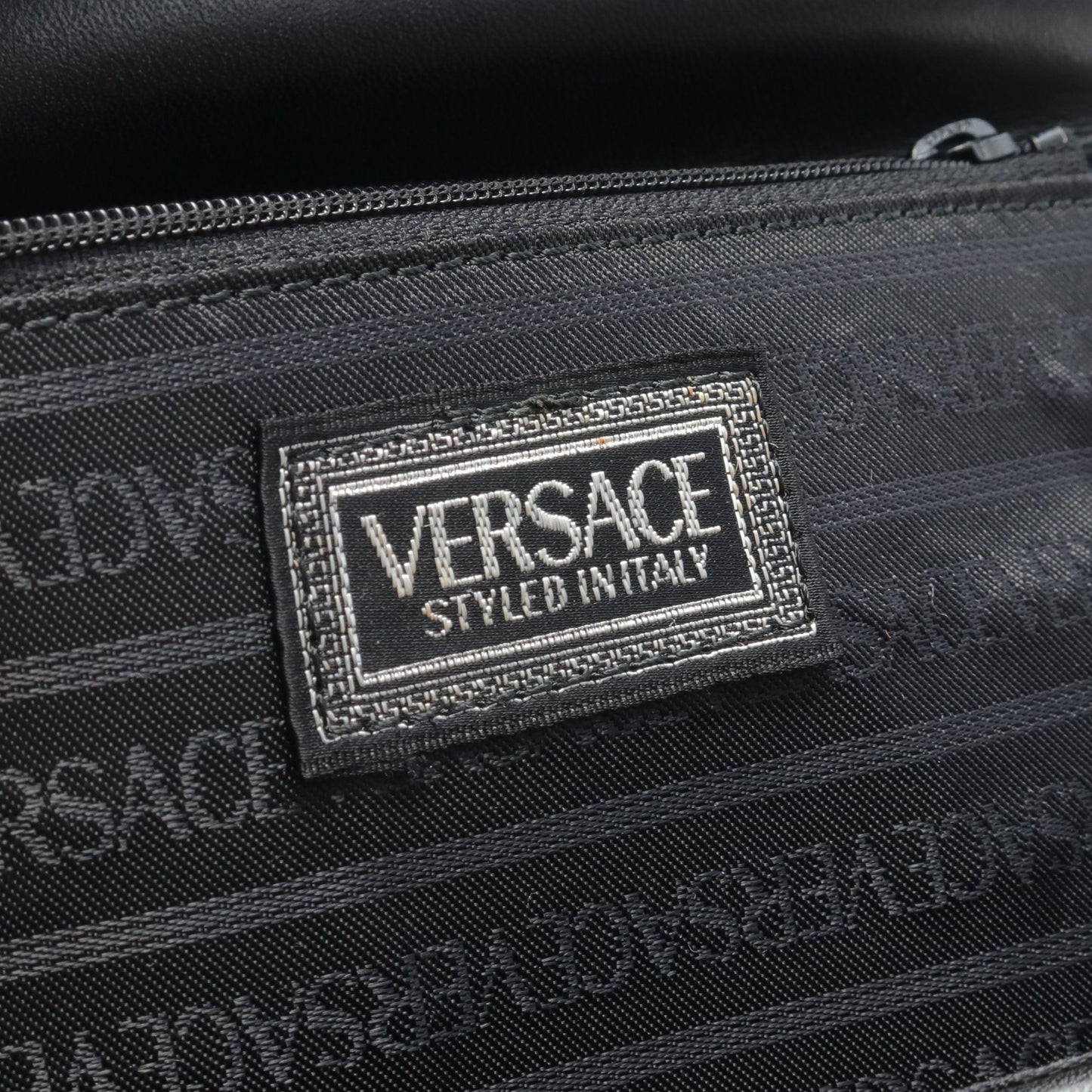 ハンドバッグ バニティバッグ エナメルレザー ブラック ヴェルサーチ バッグ Versace