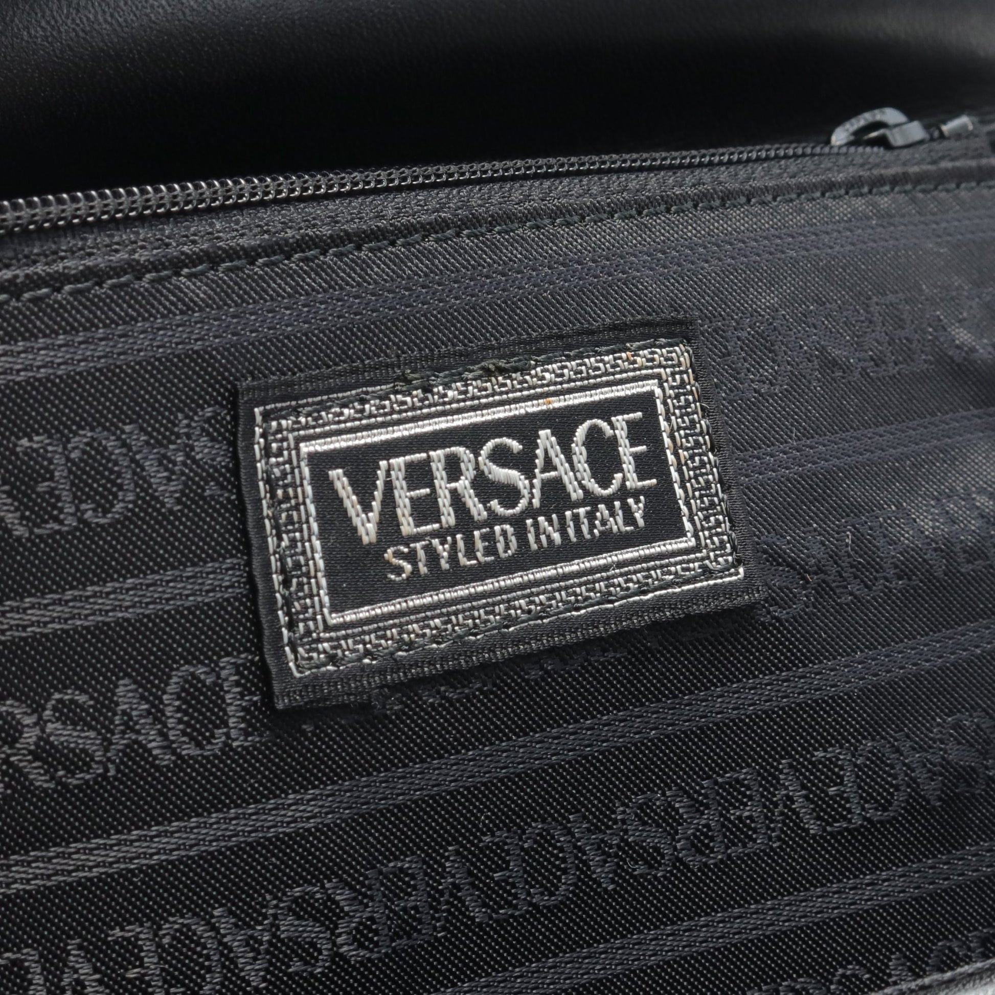 ハンドバッグ バニティバッグ エナメルレザー ブラック ヴェルサーチ バッグ Versace