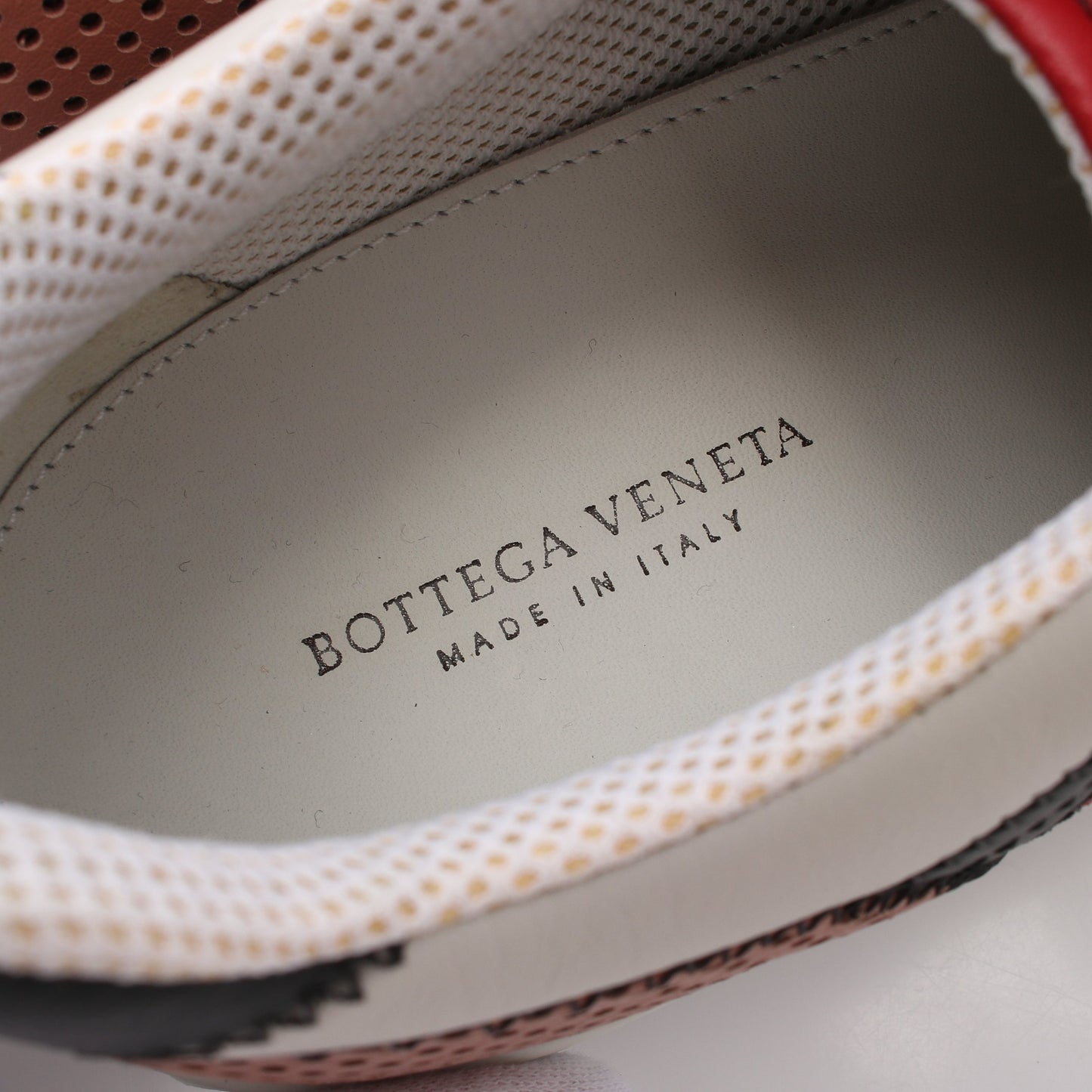 スニーカー パンチング レザー ピンクベージュ マルチカラー ボッテガヴェネタ シューズ BOTTEGA VENETA