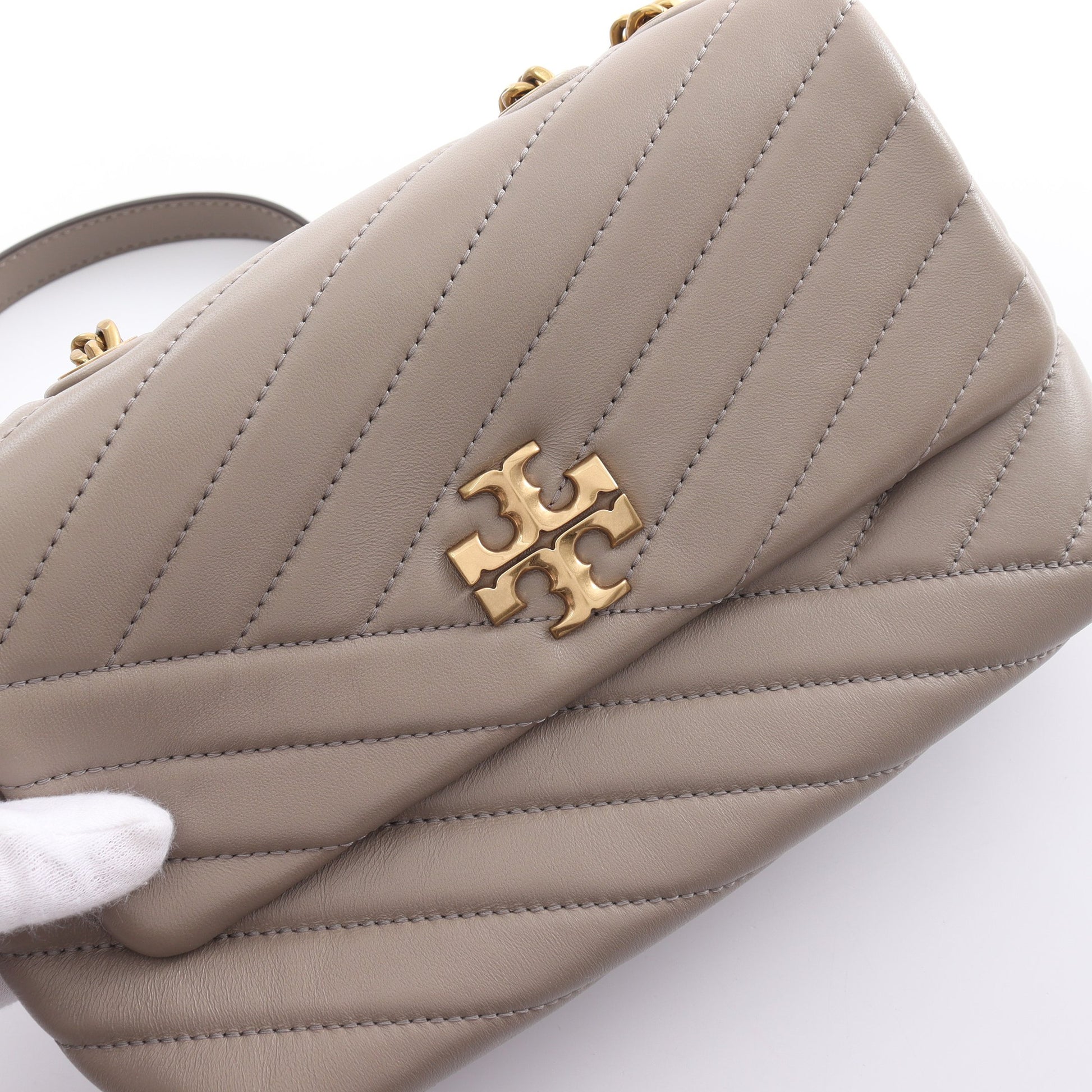 KIRA CHEVRON SMALL Wチェーンショルダーバッグ レザー グレーベージュ トリーバーチ バッグ TORY BURCH