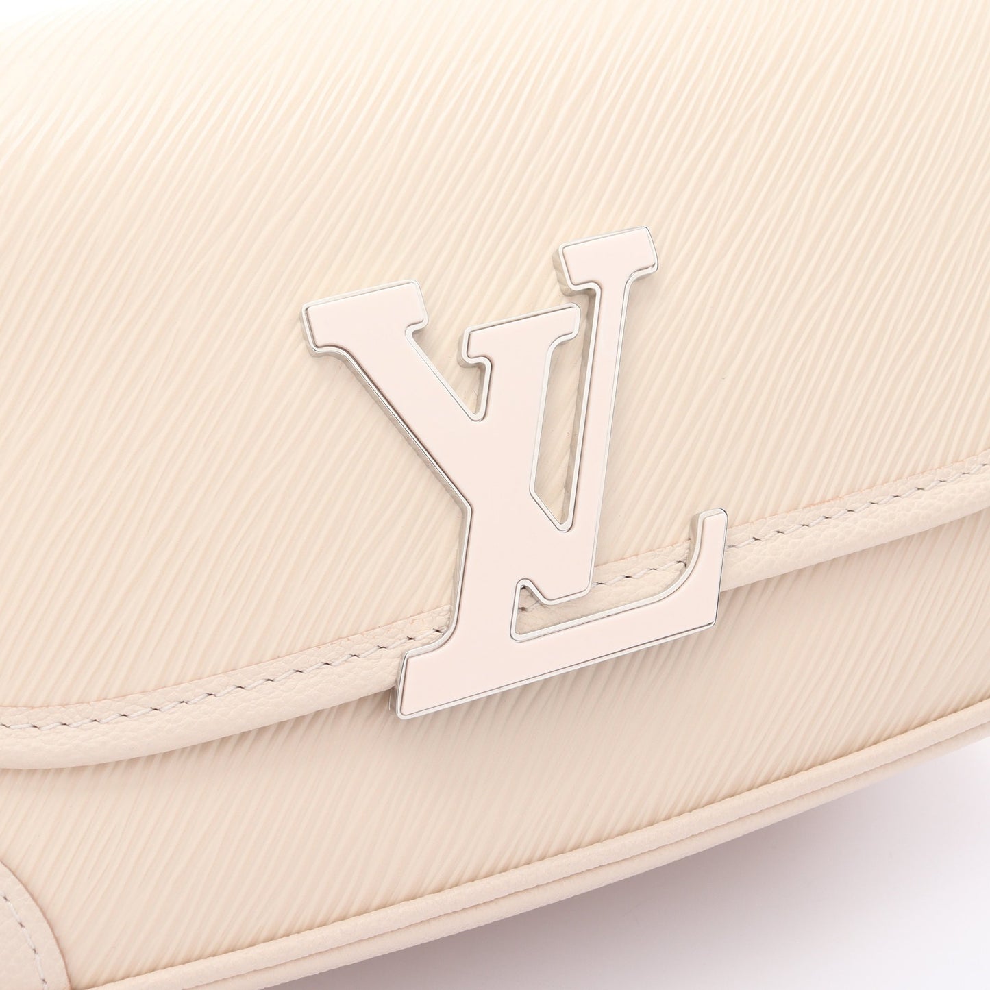 ビュシ NM エピ クオーツ ショルダーバッグ レザー アイボリー ルイヴィトン バッグ LOUIS VUITTON