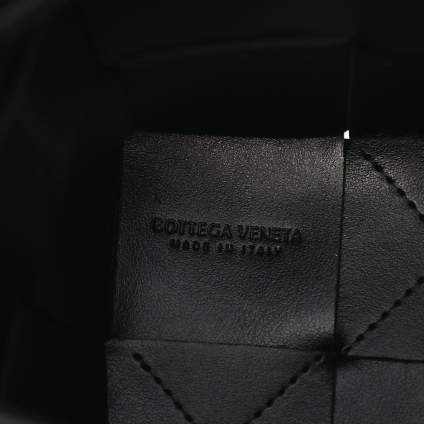 カセット ミニ クロスボディ バケット ショルダーバッグ レザー ブラック ボッテガヴェネタ バッグ BOTTEGA VENETA