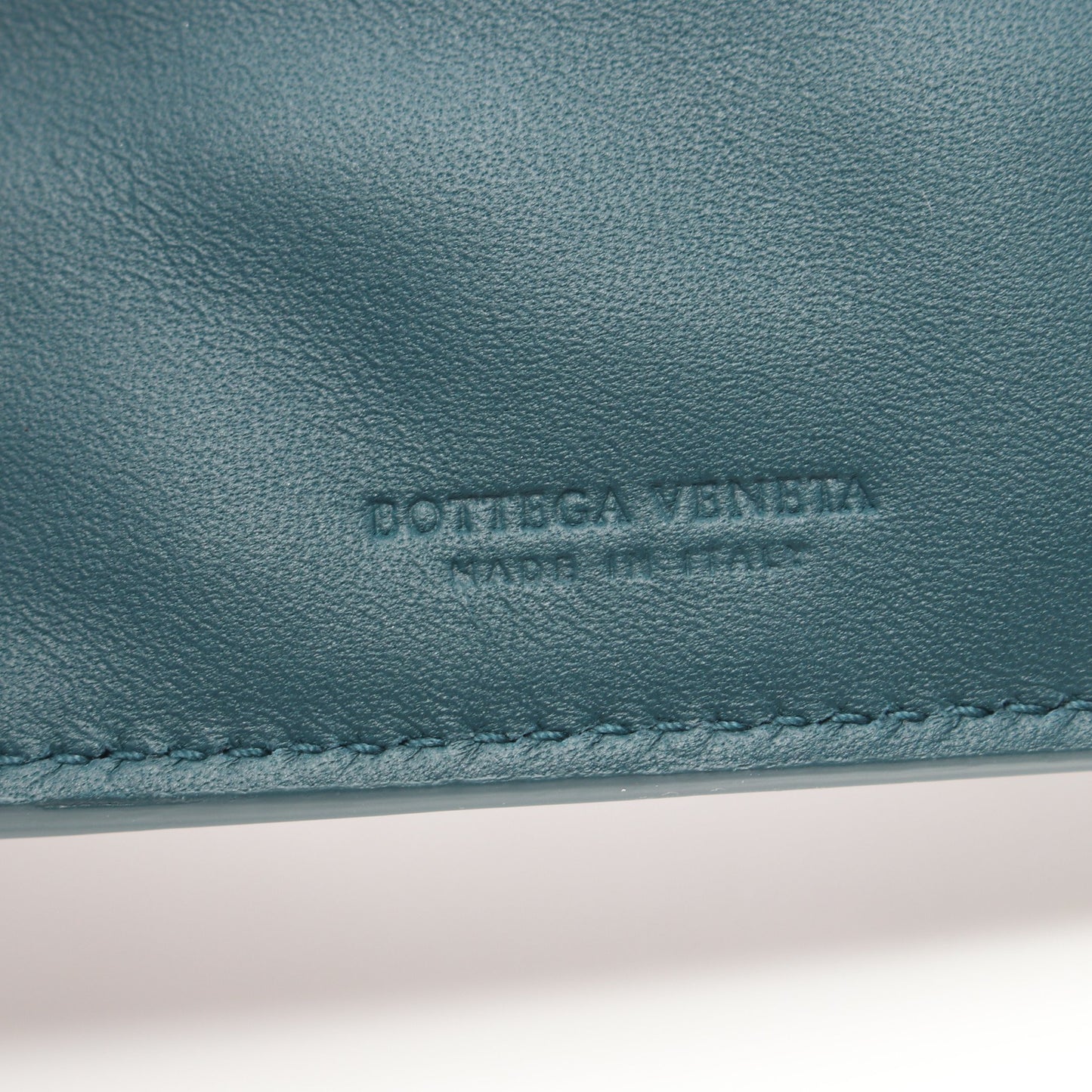 イントレチャート 二つ折り財布 レザー グレー ボッテガヴェネタ 財布・小物 BOTTEGA VENETA