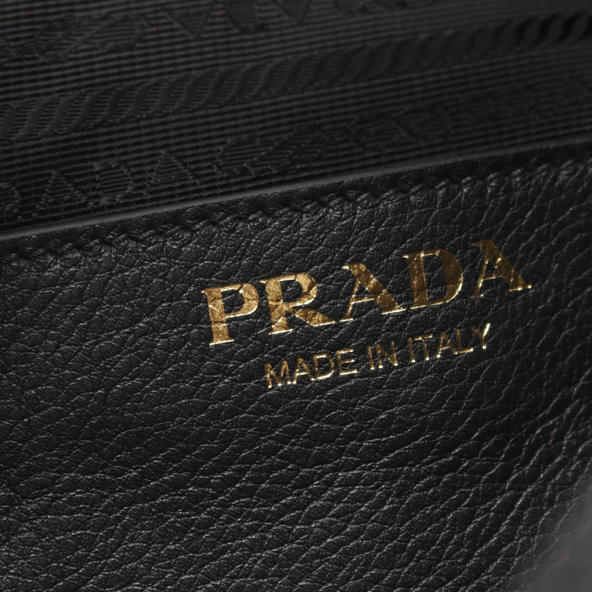 SOFT GRAIN ワンショルダーバッグ レザー ブラック プラダ バッグ PRADA