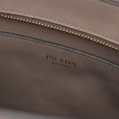 SAFFIANO + SOFT C ハンドバッグ サフィアーノレザー グレーベージュ 2WAY プラダ バッグ PRADA