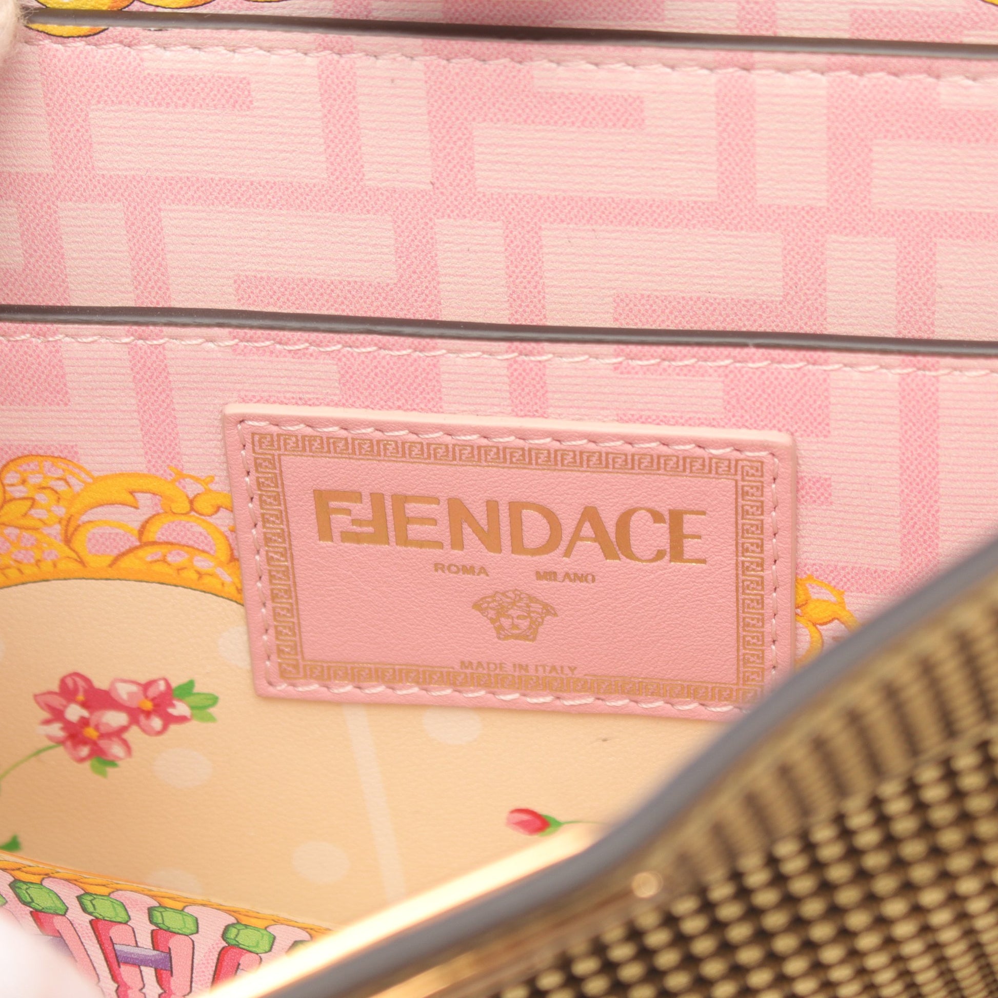 FENDACE フェンダーチェ ピーカブー アイシーユー ミディアム ハンドバッグ レザー ゴールド 2WAY フェンディ バッグ FENDI