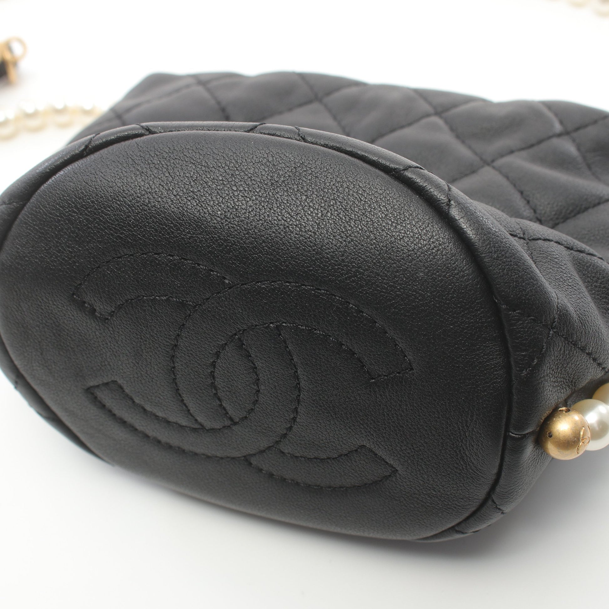 マトラッセ パール チェーンショルダーバッグ レザー ブラック ゴールド金具 巾着 シャネル バッグ CHANEL