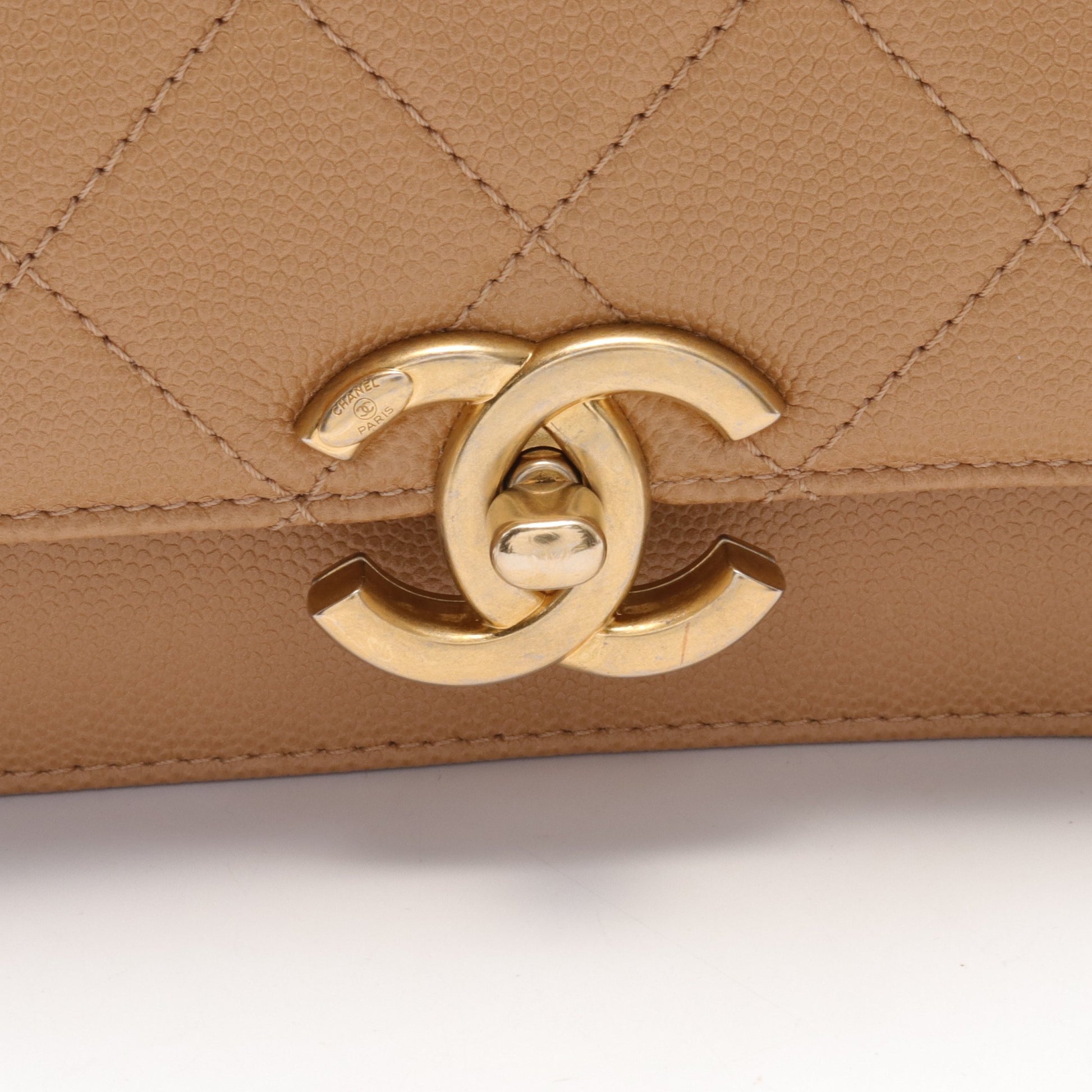 マトラッセ チェーンショルダーバッグ キャビアスキン ベージュ マットゴールド金具 シャネル バッグ CHANEL