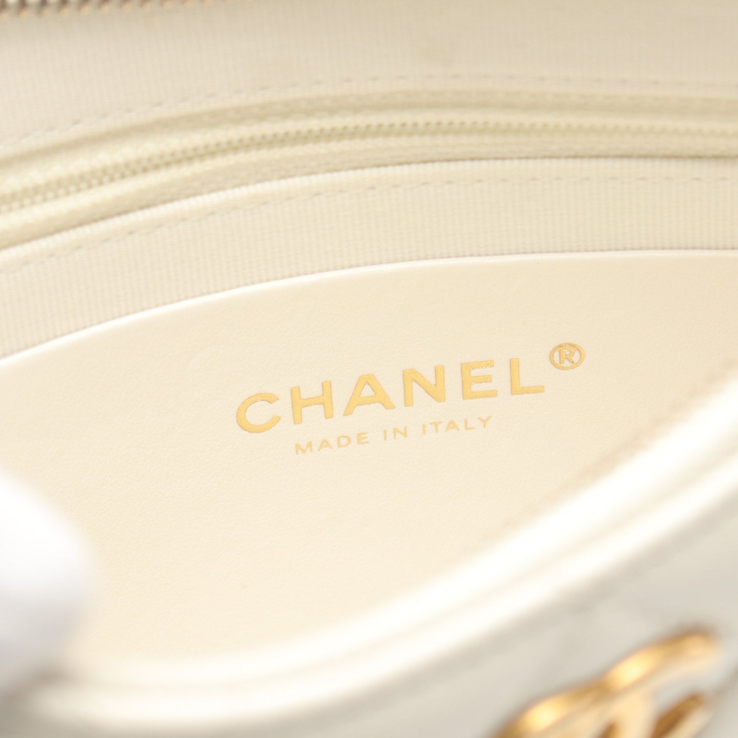 チェーンショルダーバッグ ラムスキン オフホワイト ゴールド金具 シャネル バッグ CHANEL