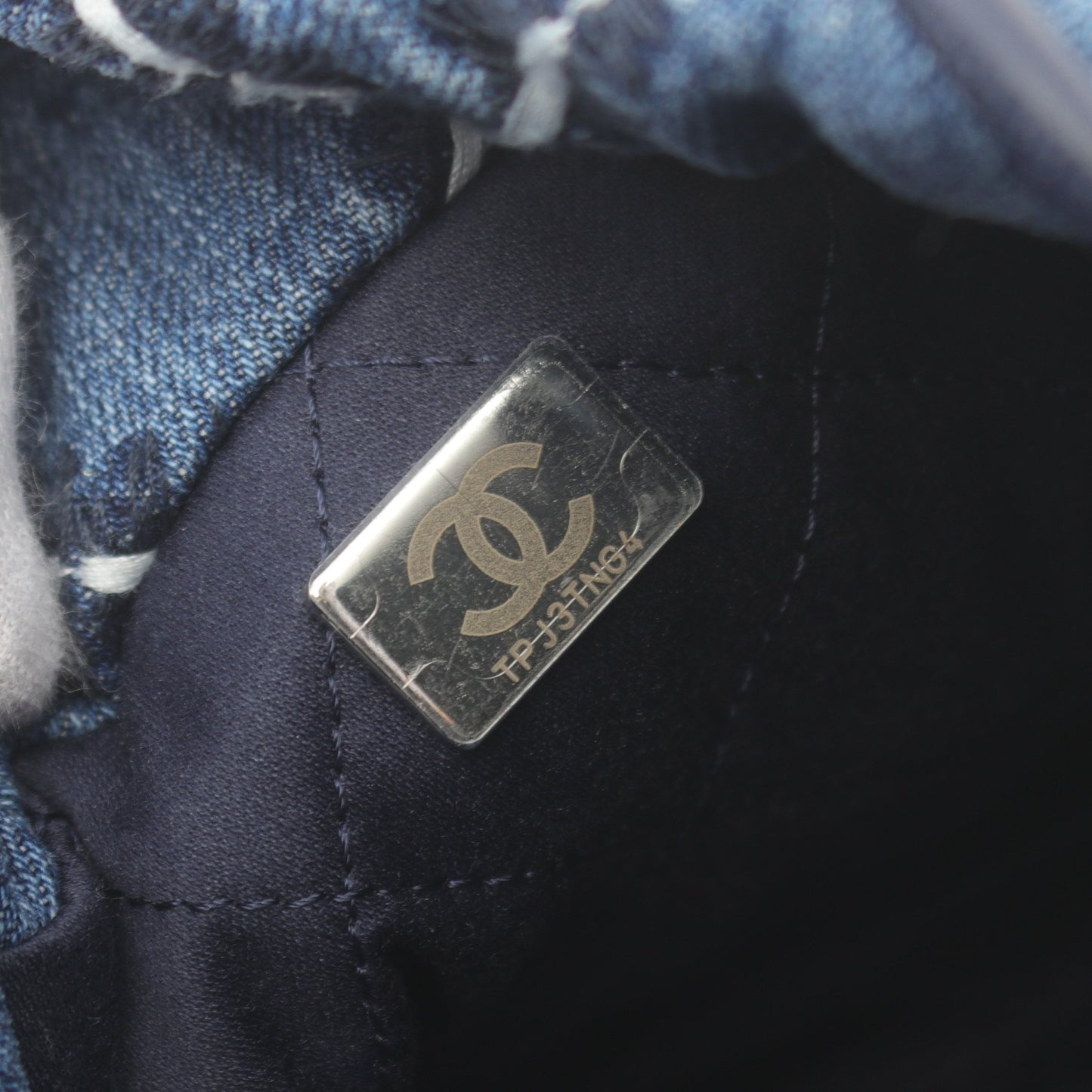 CHANEL 22 ミニ チェーンショルダーバッグ デニム インディゴブルー シルバー金具 シャネル バッグ CHANEL