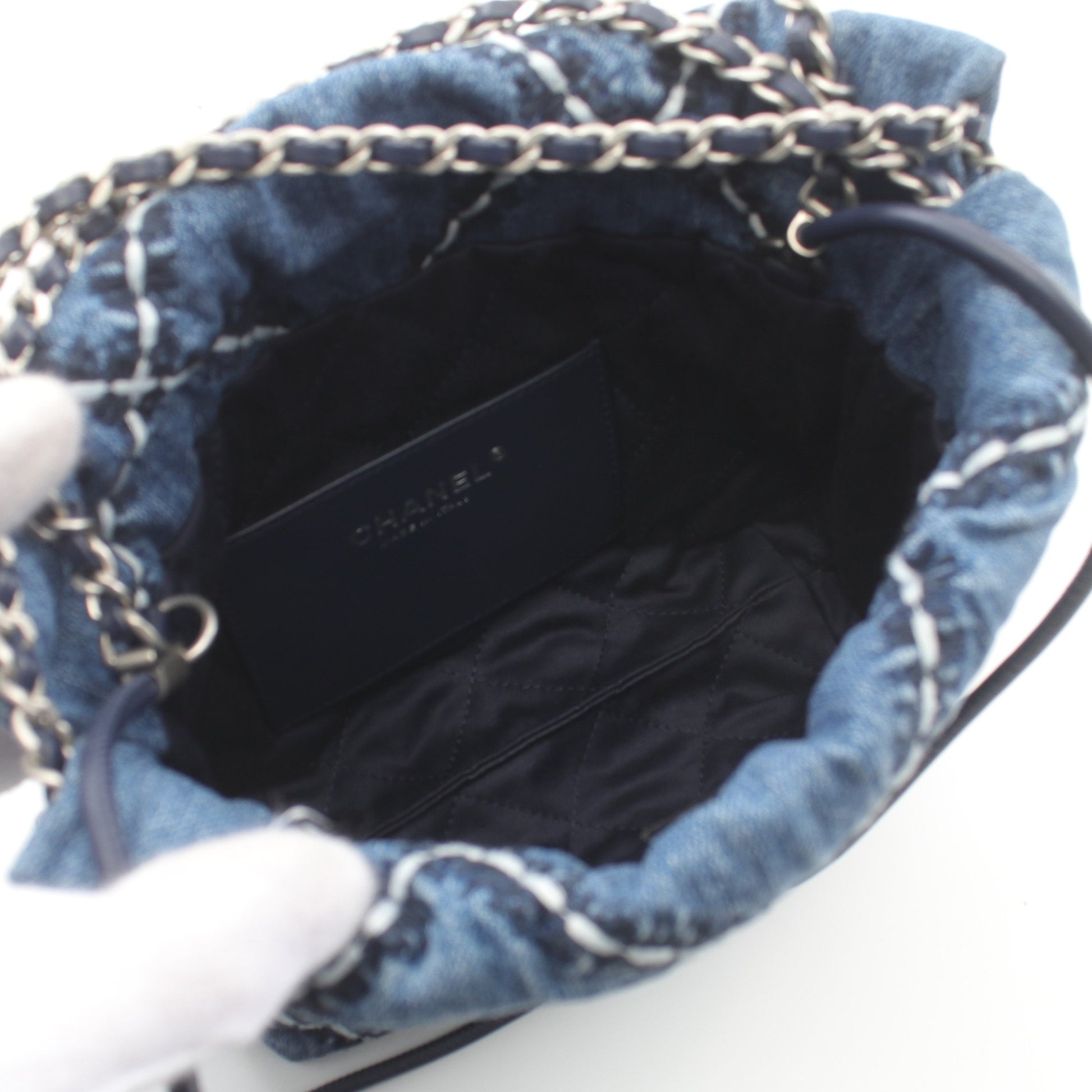 CHANEL 22 ミニ チェーンショルダーバッグ デニム インディゴブルー シルバー金具 シャネル バッグ CHANEL