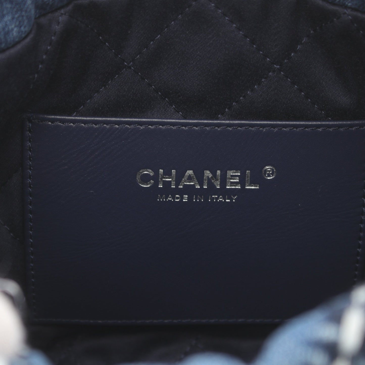 CHANEL 22 ミニ チェーンショルダーバッグ デニム インディゴブルー シルバー金具 シャネル バッグ CHANEL