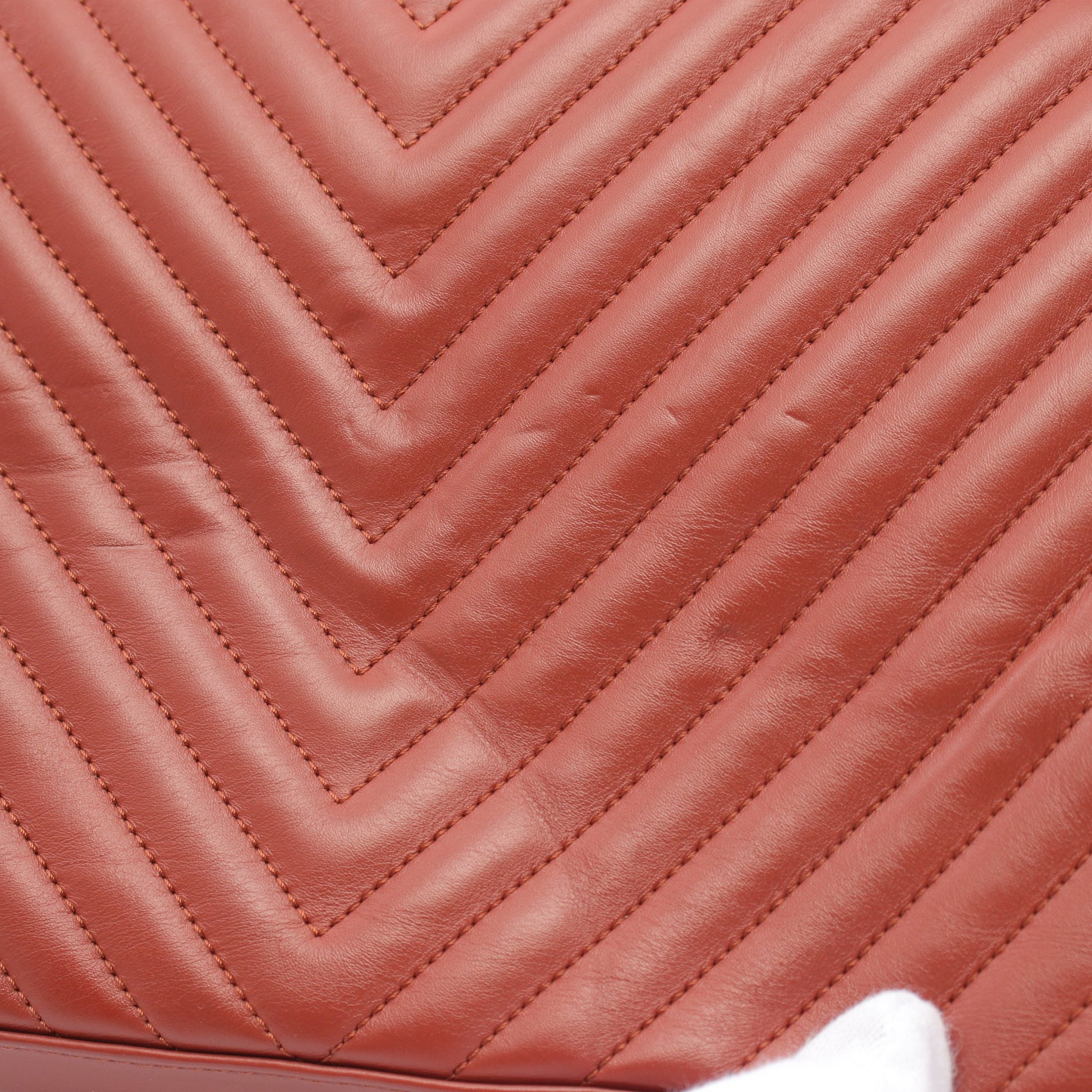 Vステッチ シェブロン チェーンショルダーバッグ レザー ライトブラウン ボルドー シルバー金具 シャネル バッグ CHANEL