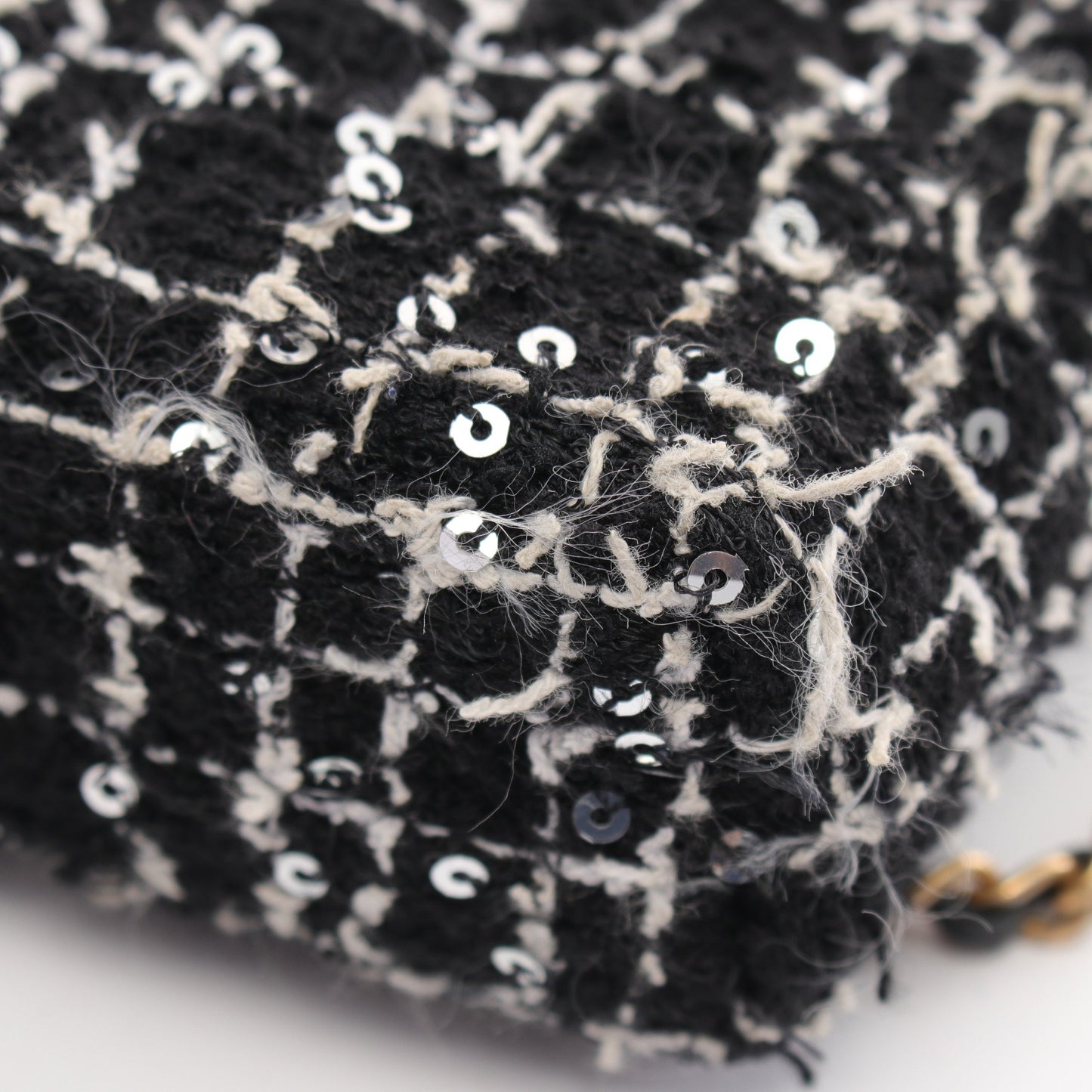 マトラッセ チェーン クラッチバッグ ツイード ブラック ホワイト ゴールド金具 2WAY シャネル バッグ CHANEL
