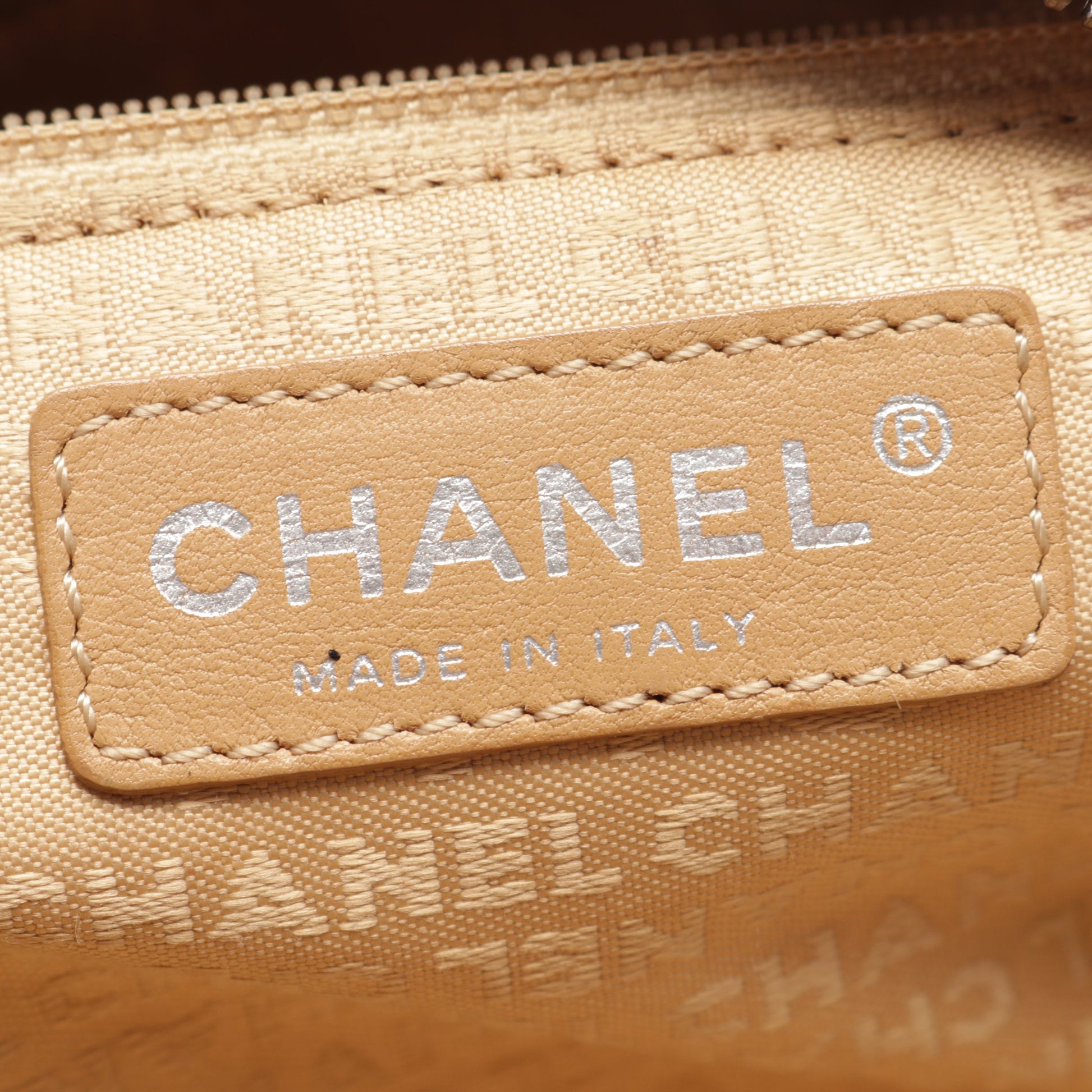 チョコバー ショルダーバッグ キャビアスキン ベージュ シルバー金具 シャネル バッグ CHANEL