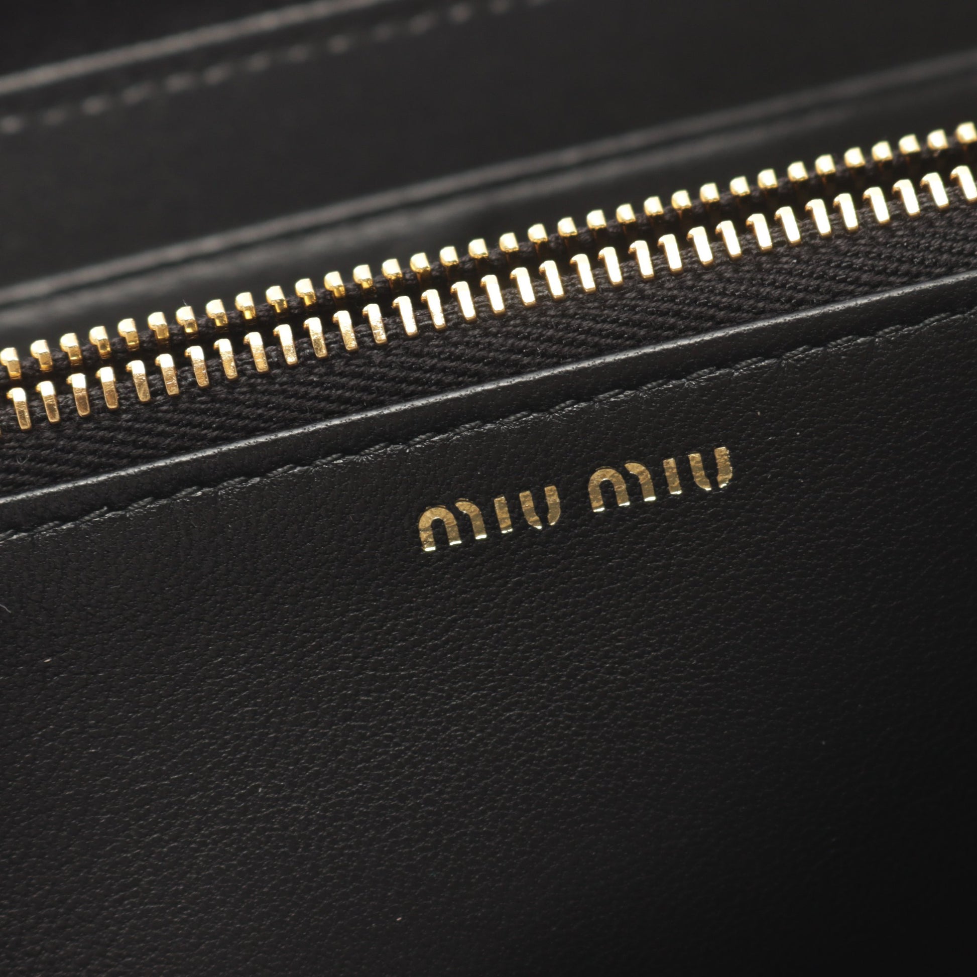 MATELASSE マテラッセ ラウンドファスナー長財布 レザー ブラック ミュウミュウ 財布・小物 miu miu