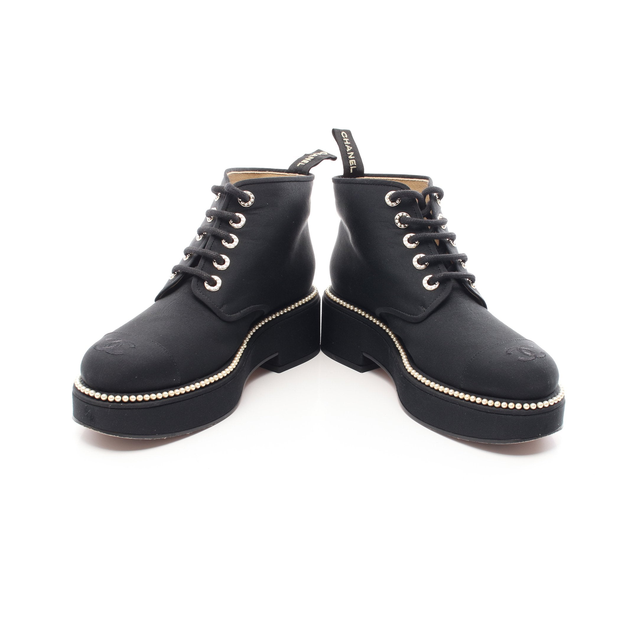 CHANEL　シャネル　ショートブーツ　エナメル　ヒール　ココマーク CHANEL シャネル ショートブーツ エナメル ヒール ココマーク CHANEL