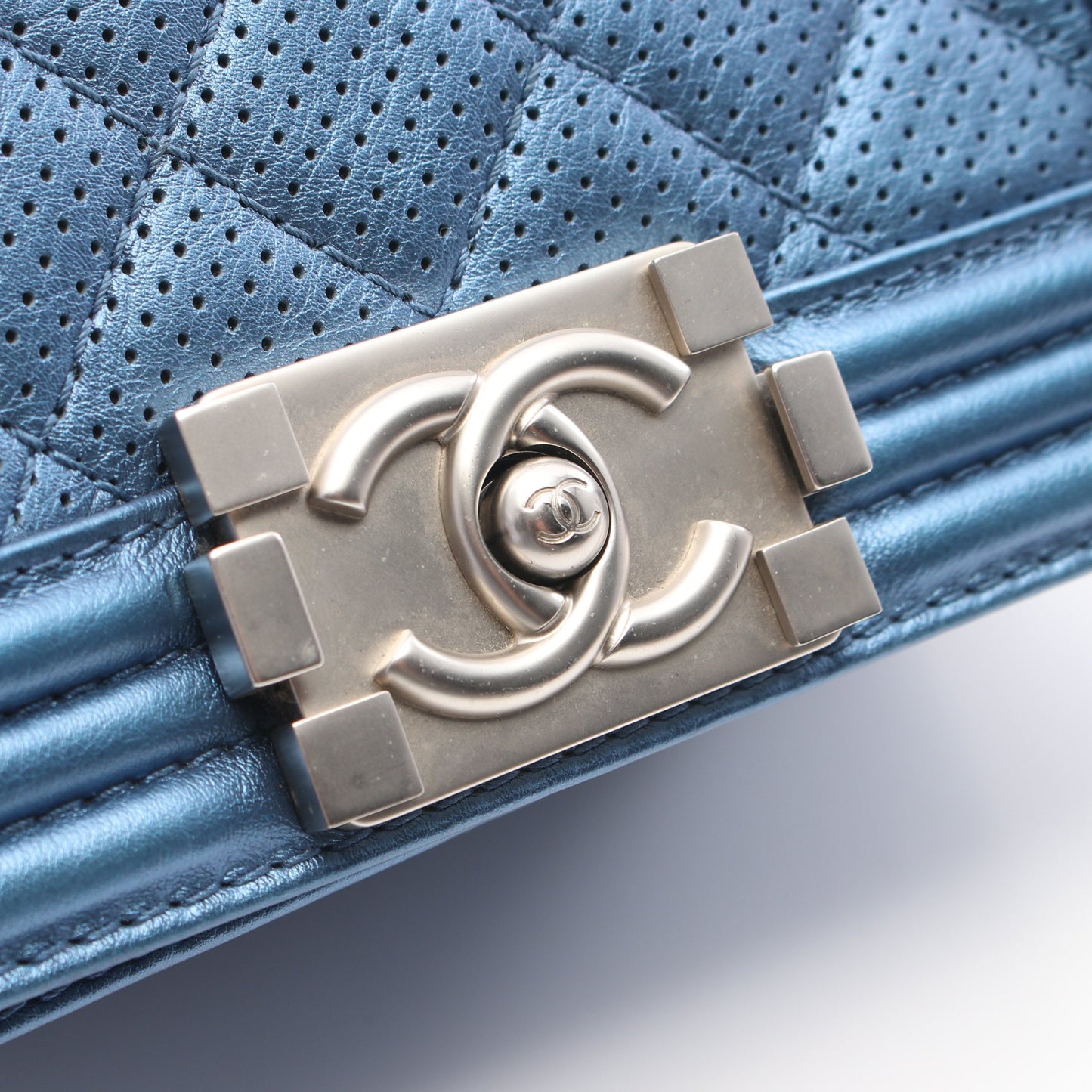 ボーイシャネル スモール チェーンショルダーバッグ レザー ブルー シルバー金具 シャネル バッグ CHANEL