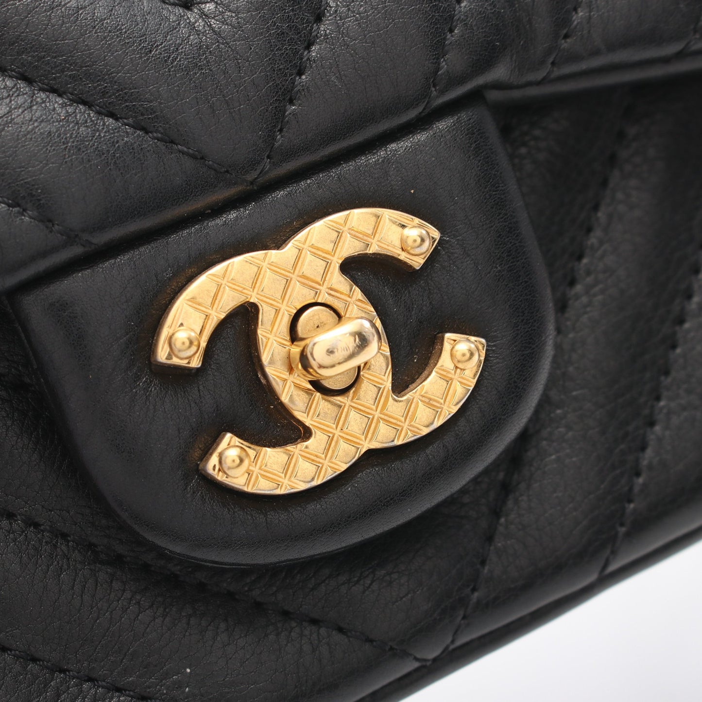 Vステッチ Wチェーンショルダーバッグ ラムスキン ブラック ゴールド金具 シャネル バッグ CHANEL