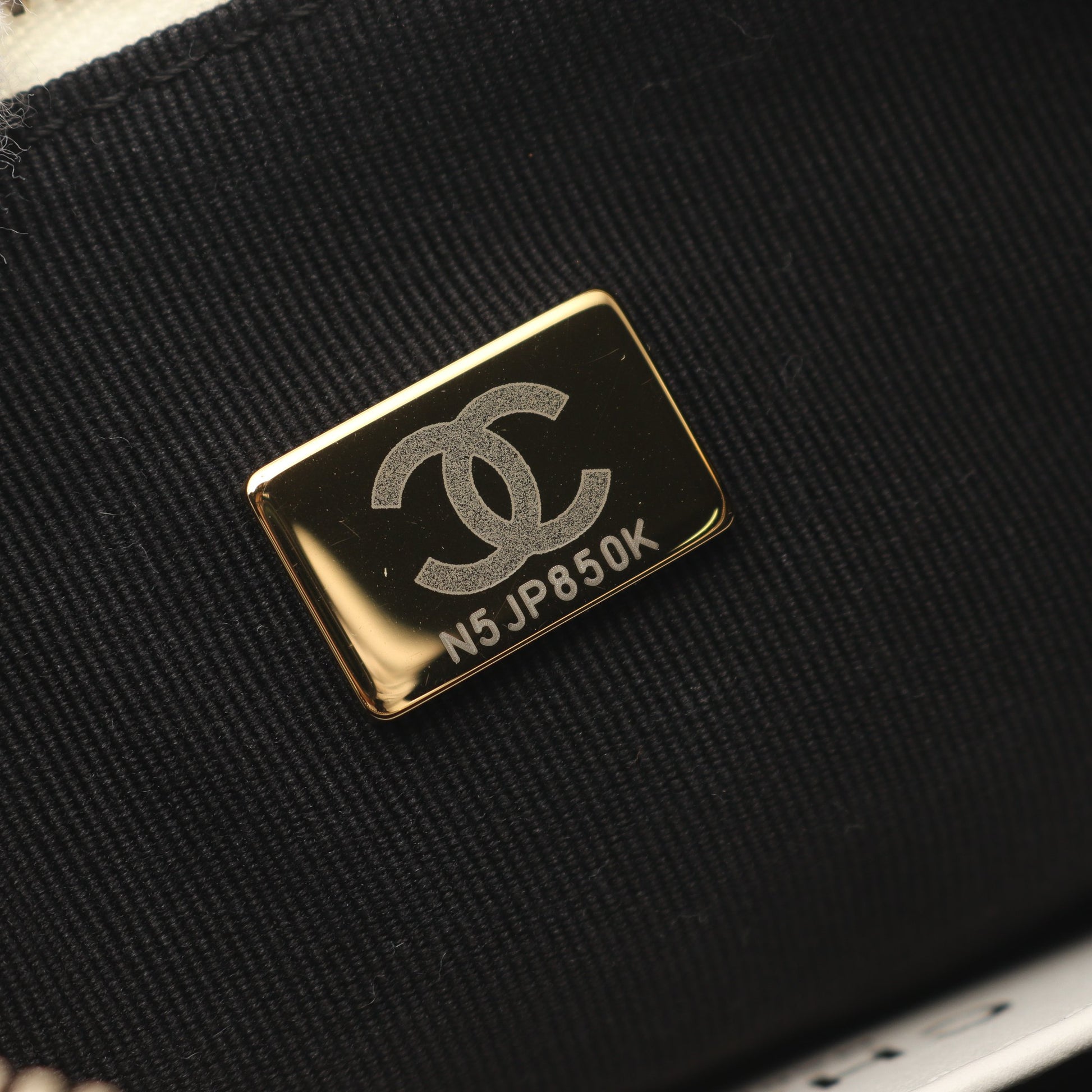 マトラッセ チェーンショルダーバッグ ラムスキン ホワイト ゴールド金具 シャネル バッグ CHANEL