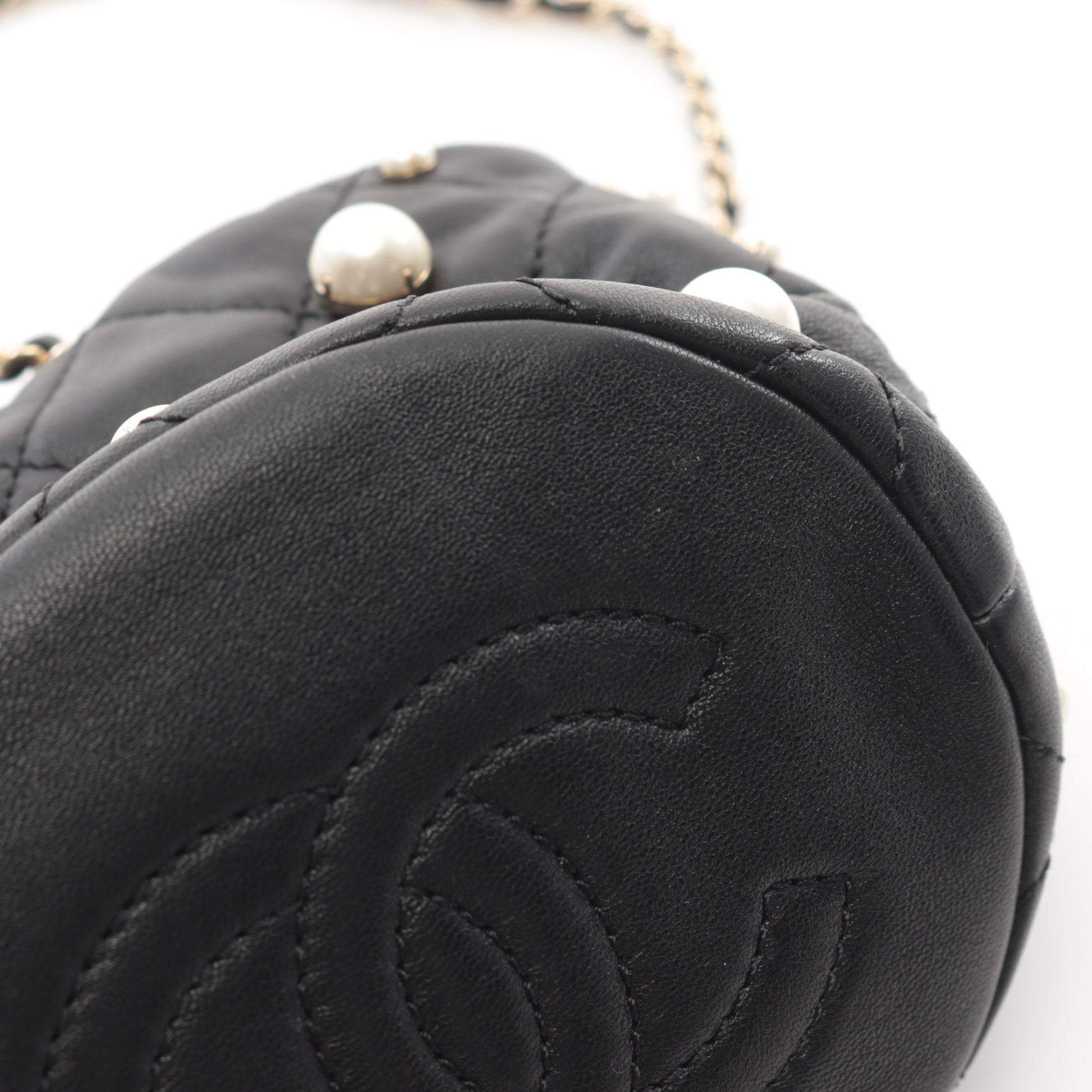 ココマーク チェーンショルダーバッグ ラムスキン フェイクパール ブラック ゴールド金具 巾着 シャネル バッグ CHANEL